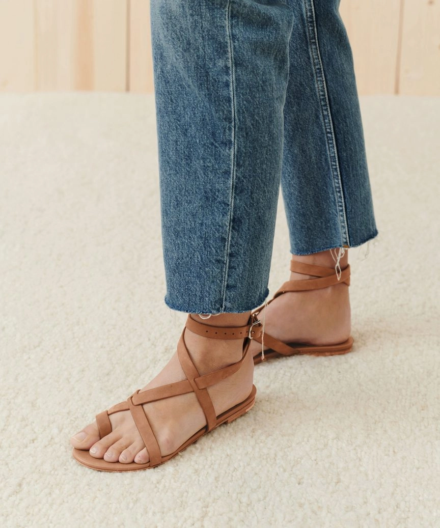 Oiled Leather Strappy Sandal Tropical Relaxation Quick Release Buckle