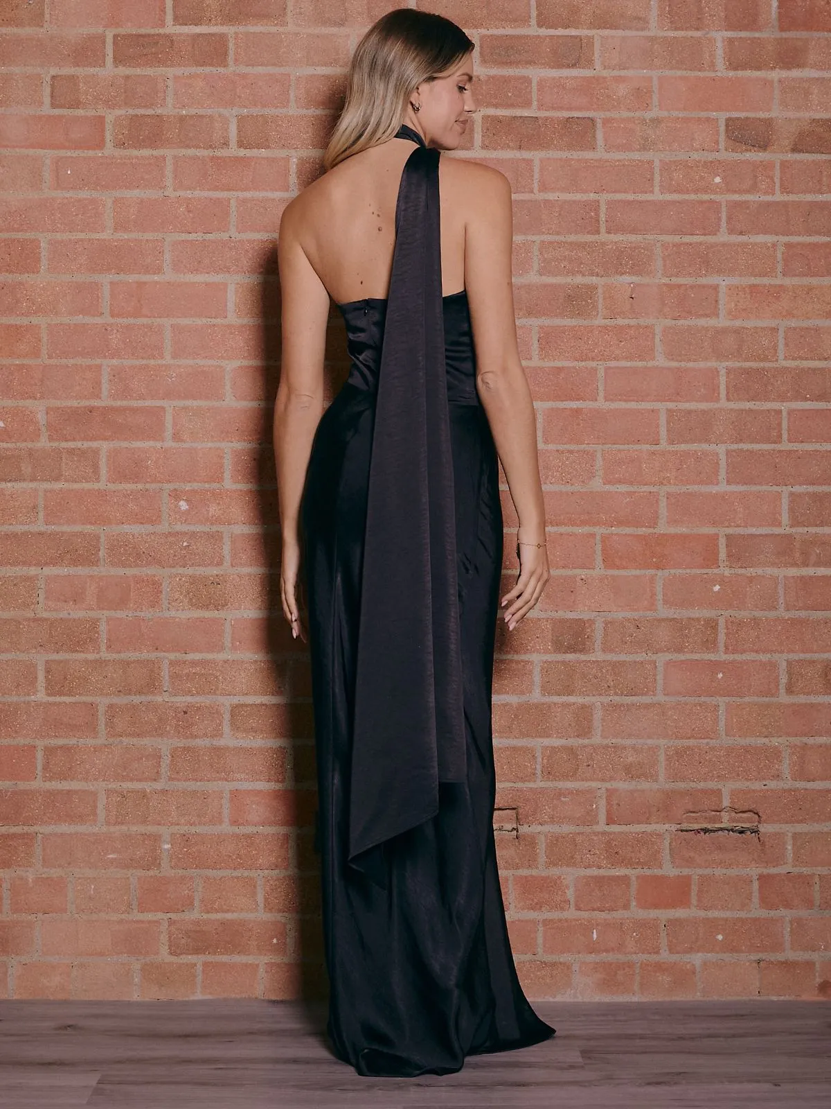Asymmetric Scarf Satin Maxi Dress / Black Delicate Finish
