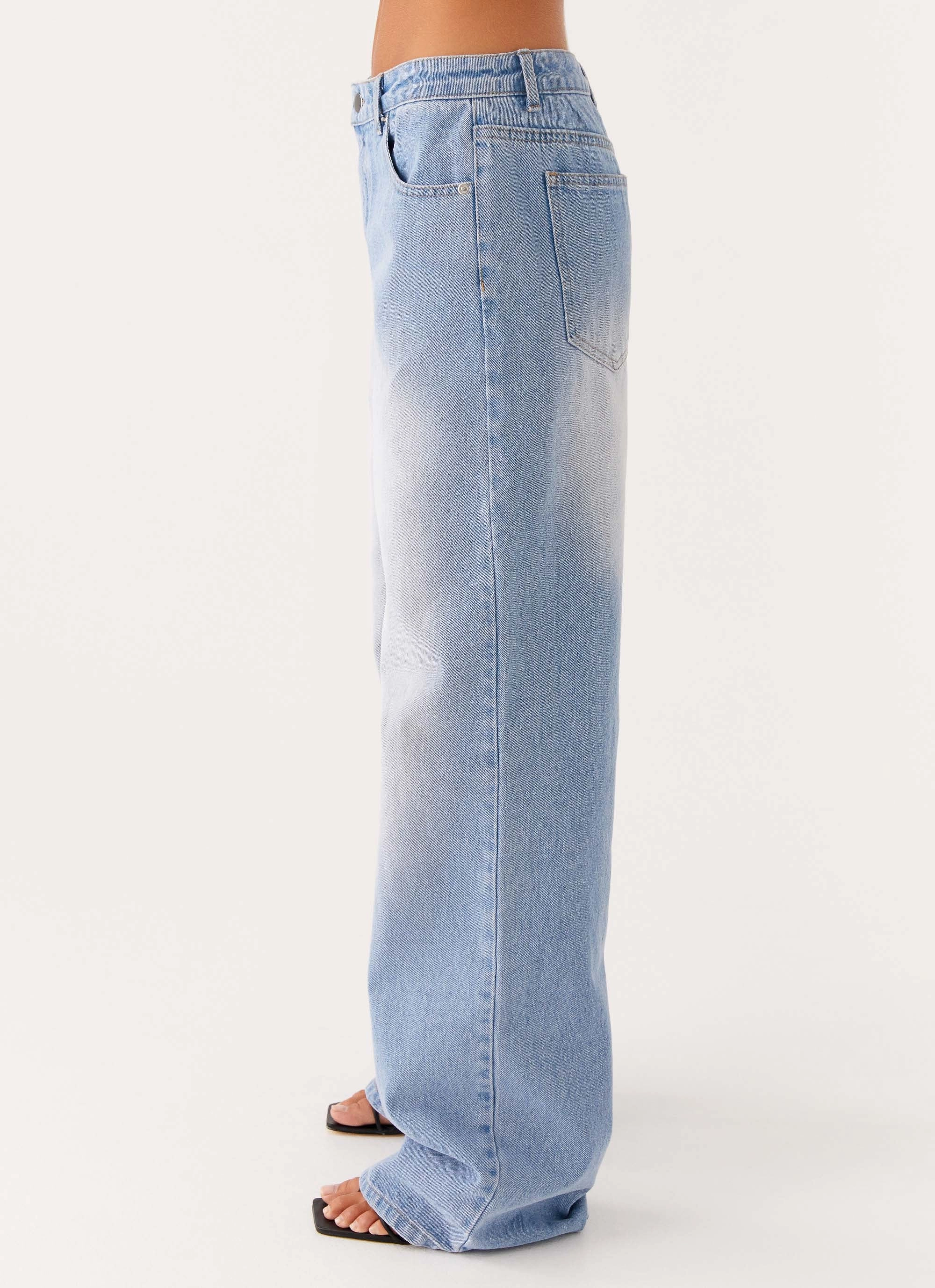 Universal Fit Sizing Back Again Straight Leg Denim Jeans - Light Wash Blue