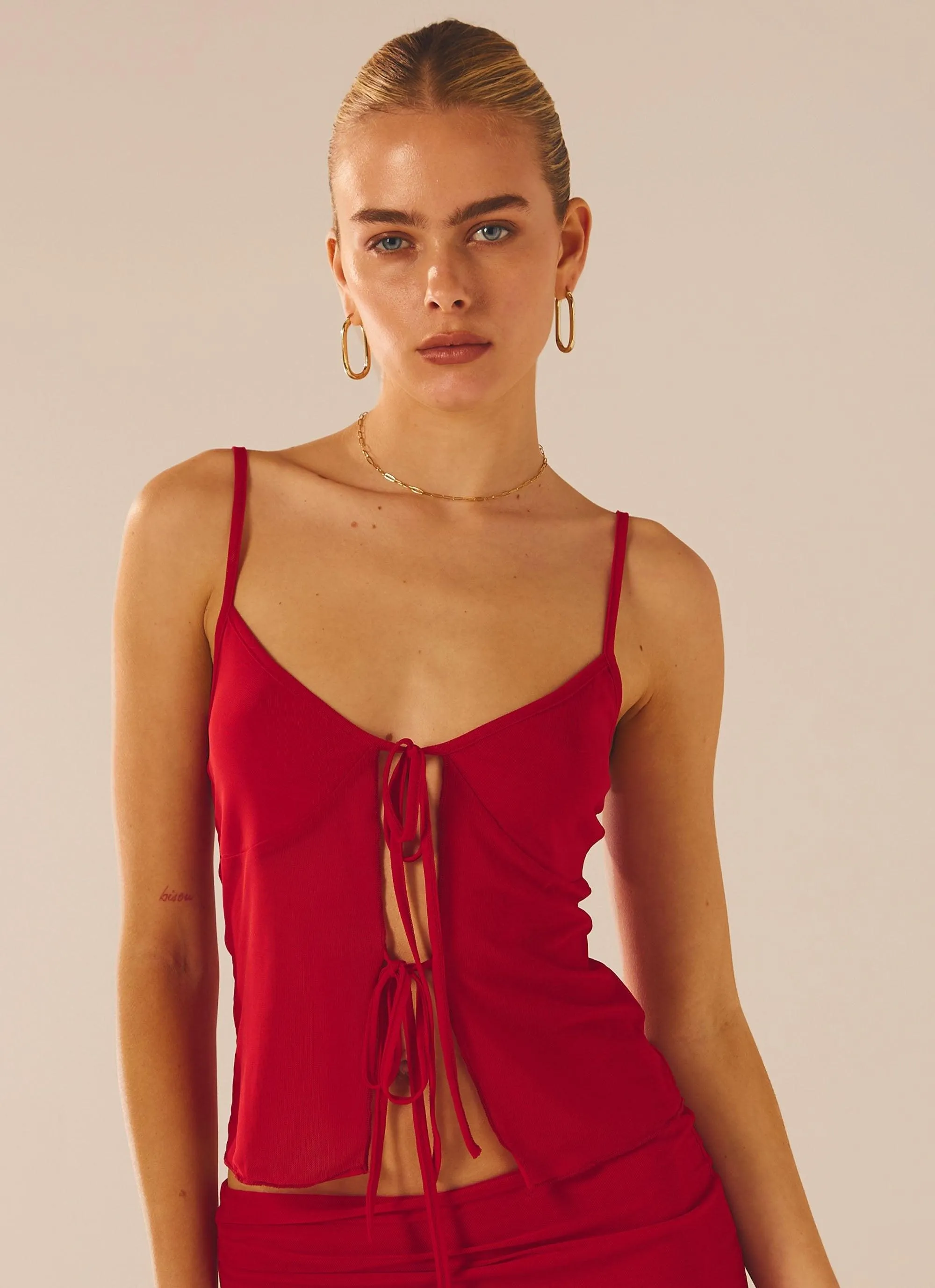 Layered Shoulder WaterRepellent Coating Bittersweet Mesh Cami Top - Red Rose