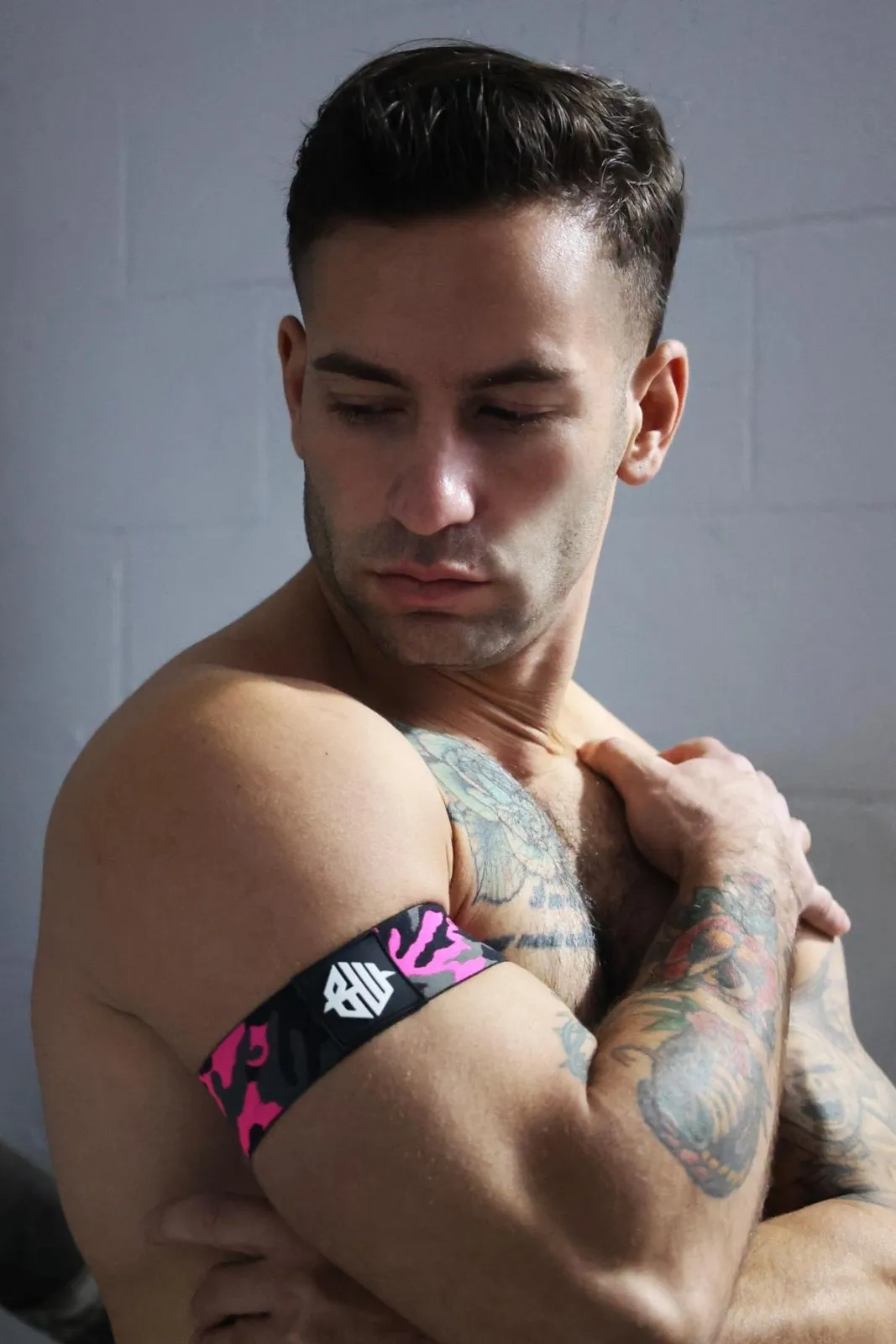 Breedwell Neo Camo Armband, Neon Pink