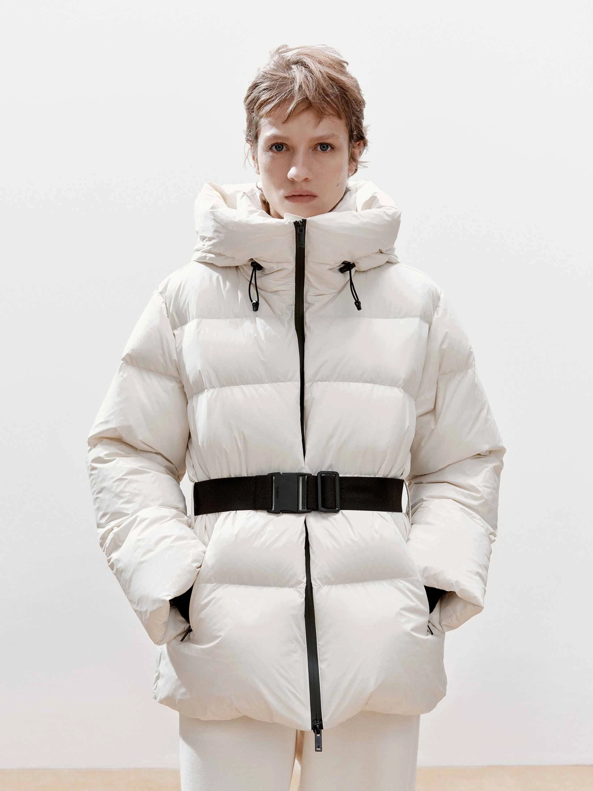 Buckle Hooded Down Jacket Eco Friendly Coatings Cross Ventilation Panels