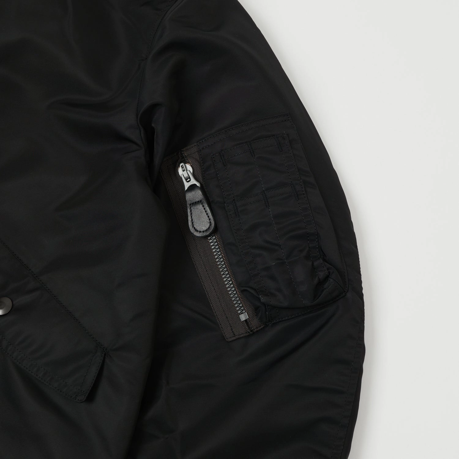 HighVisibility Trims Compact Packability Buzz Rickson's x William Gibson L-2B Flight Jacket 'Regular' - Black