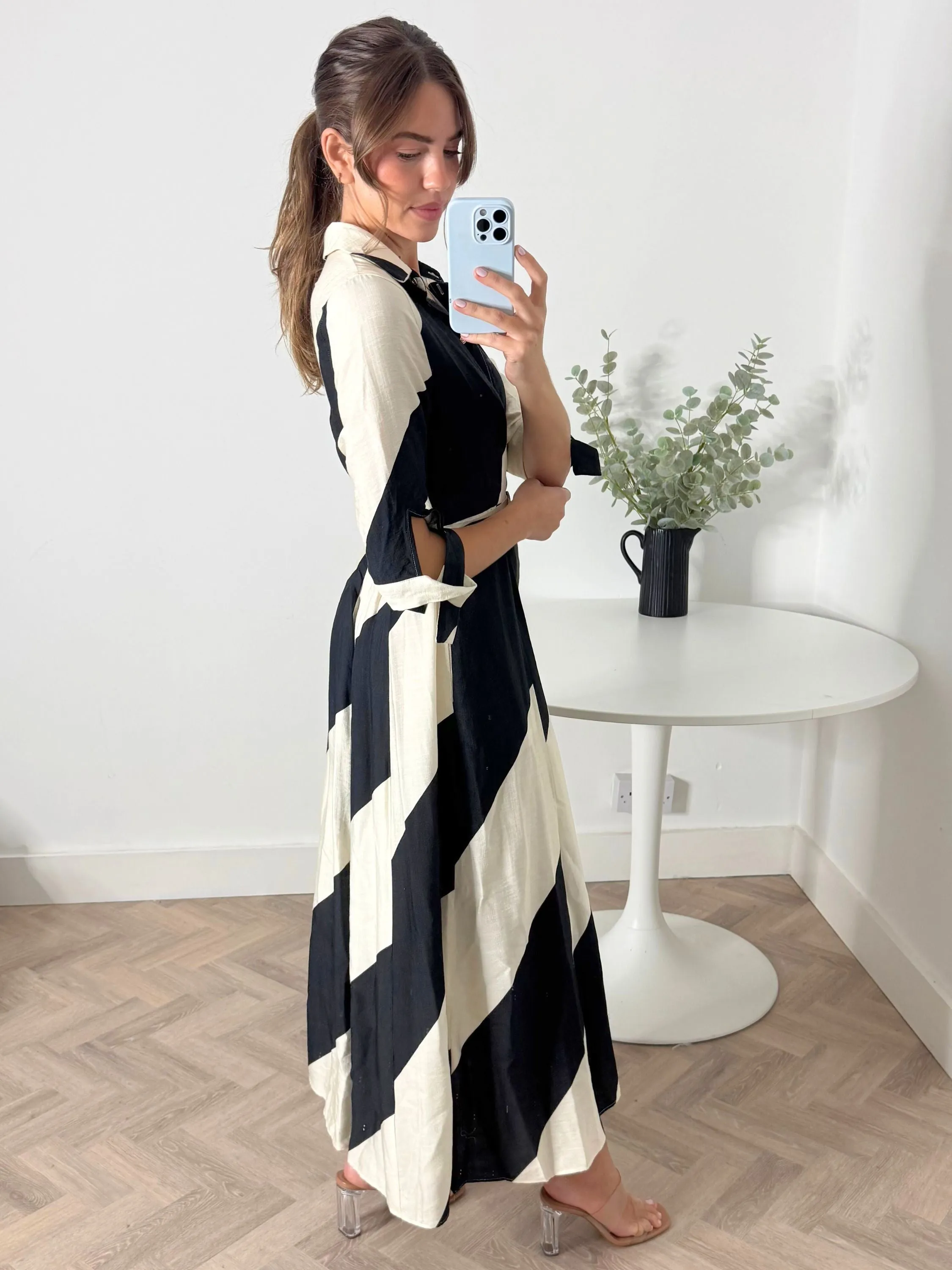 Grace Vibe Cute Touch Daphne Belted Shirt Dress / Mono Stripe