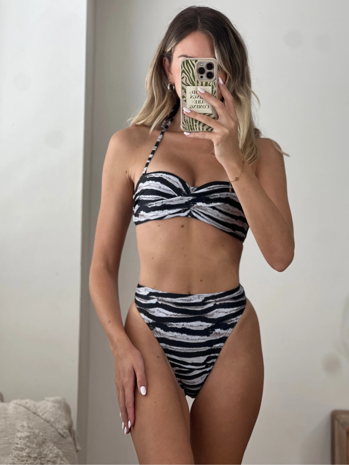 Confidence-Boosting South Beach Leo Twist Bandeau Bikini Top / Mono Zebra