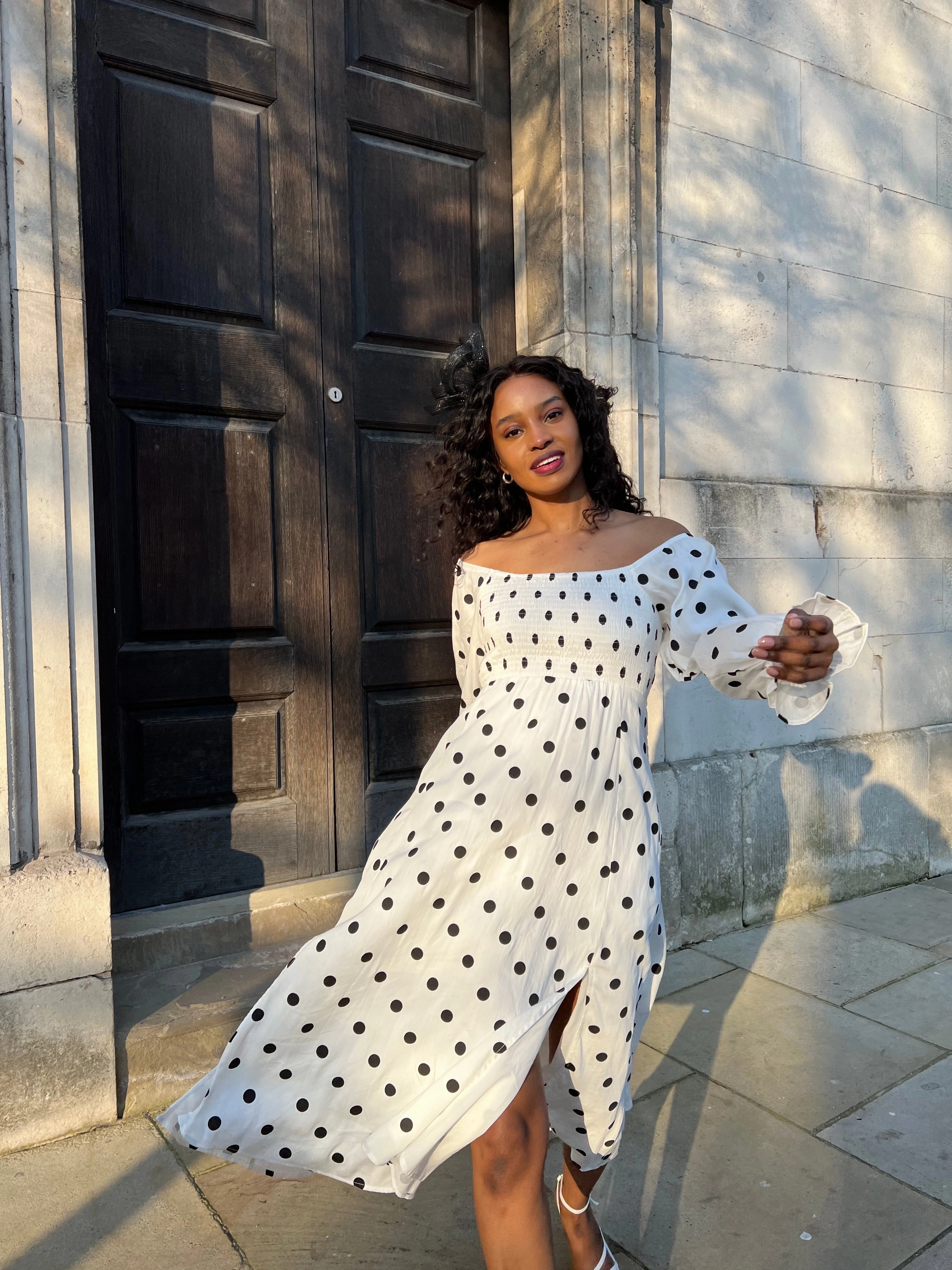 Chloe Shirred Long Sleeve Midi Dress / Mono Spot Family Warm