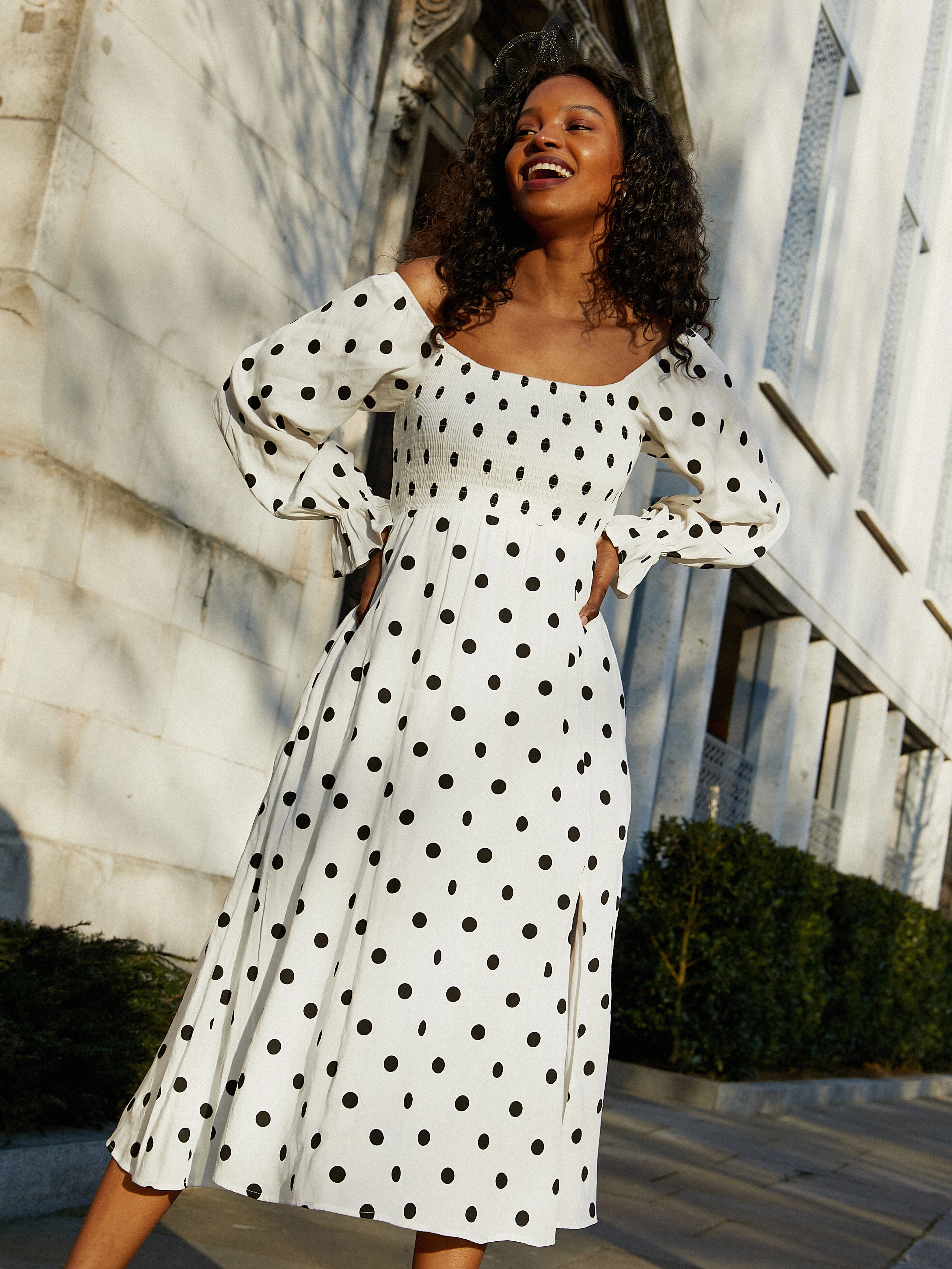 Youthful Mood Chloe Shirred Long Sleeve Midi Dress / Mono Spot