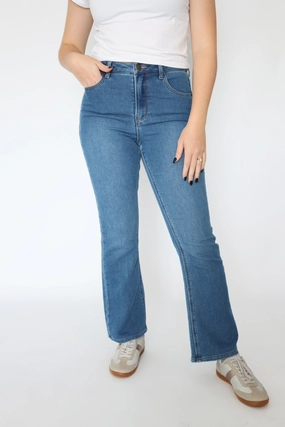 Lia Ankle Kick Flare Jean SlimFitAdaptation