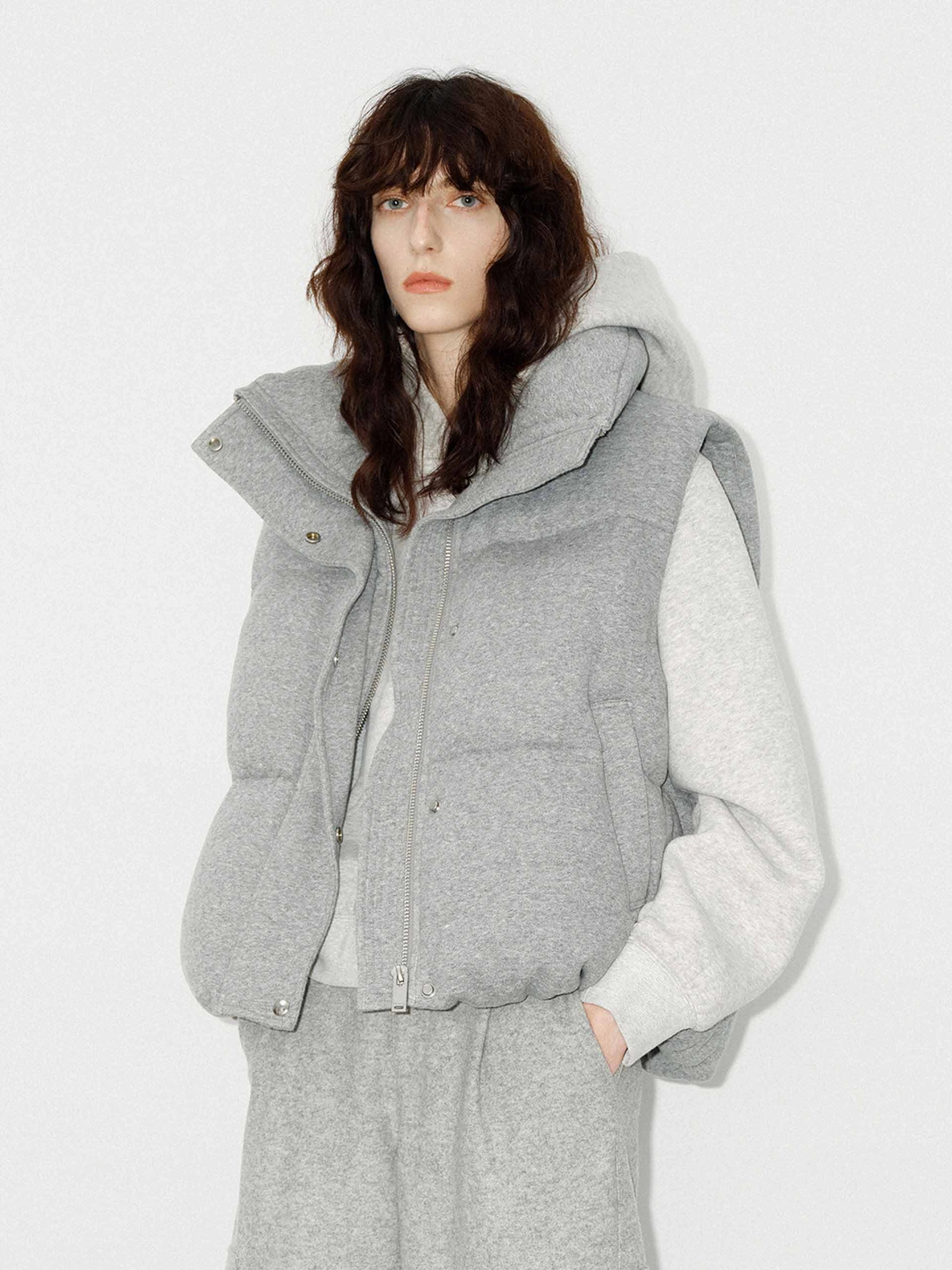 Funnel Neck Down Vest Seamless Shoulder Design Wind Blocking Fabric