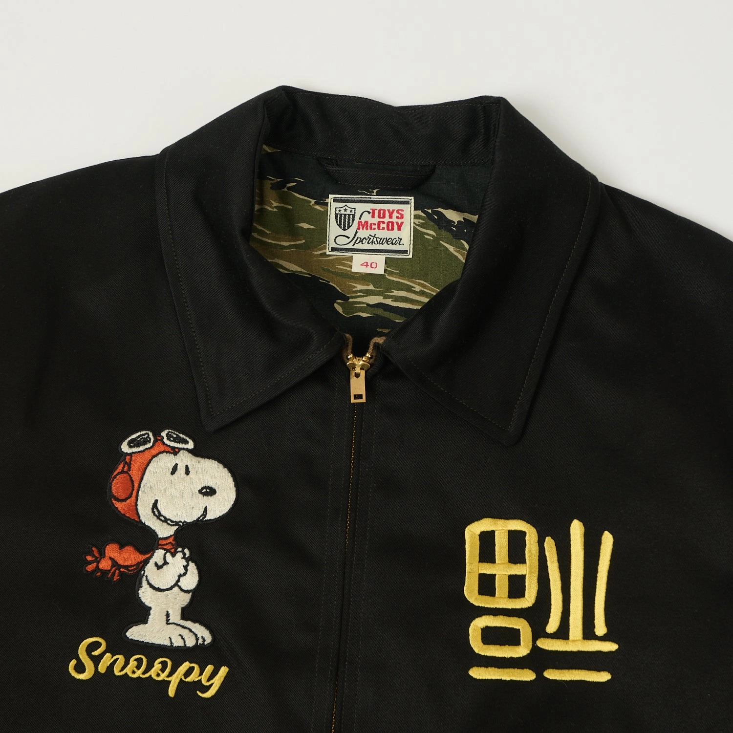TOYS McCOY Snoopy Embroidered Tour Jacket - Black HoodedStyle Magnetic Fasteners