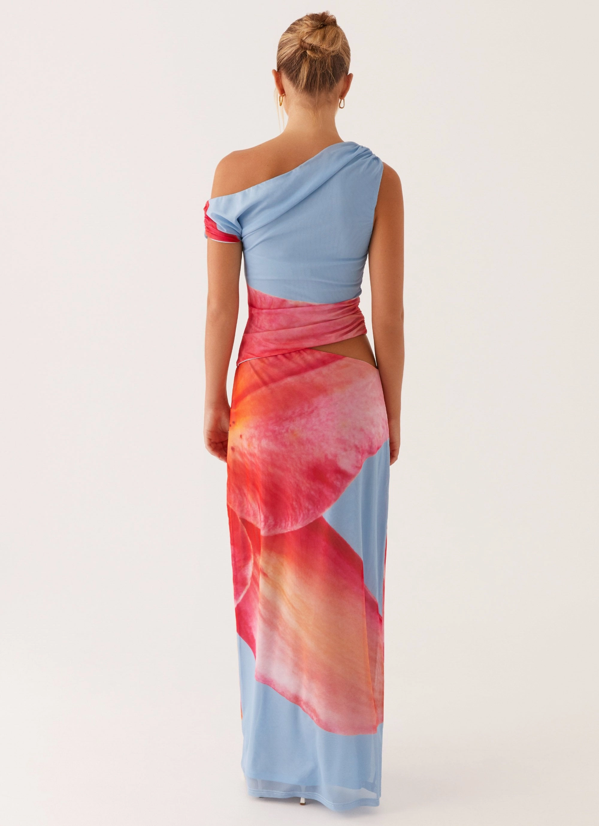 spring outfit Curve-Enhancing Santa Monica Maxi Dress - Blue Floral