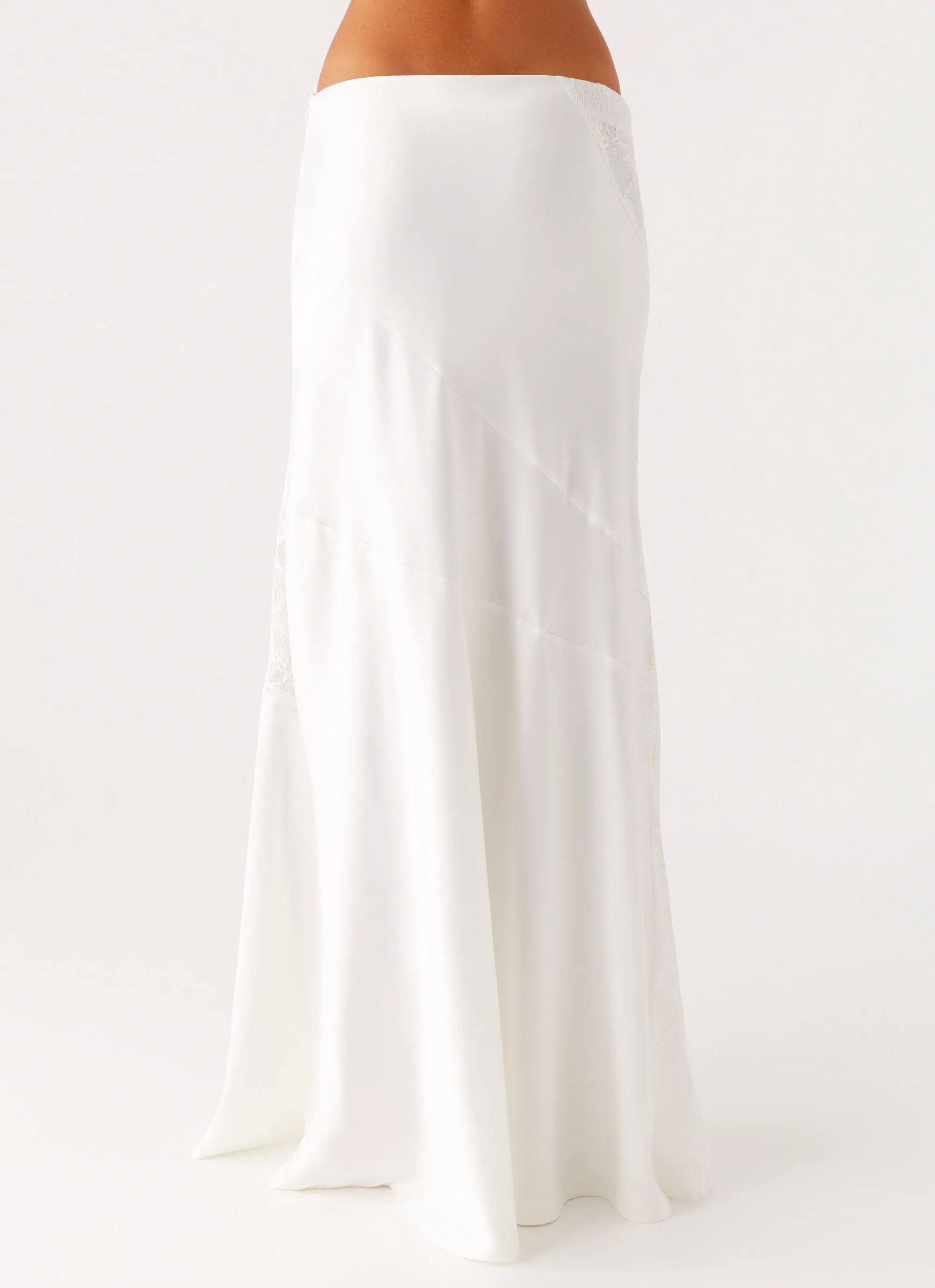 Soft Layers Style Staple Dasie Lace Maxi Skirt - White
