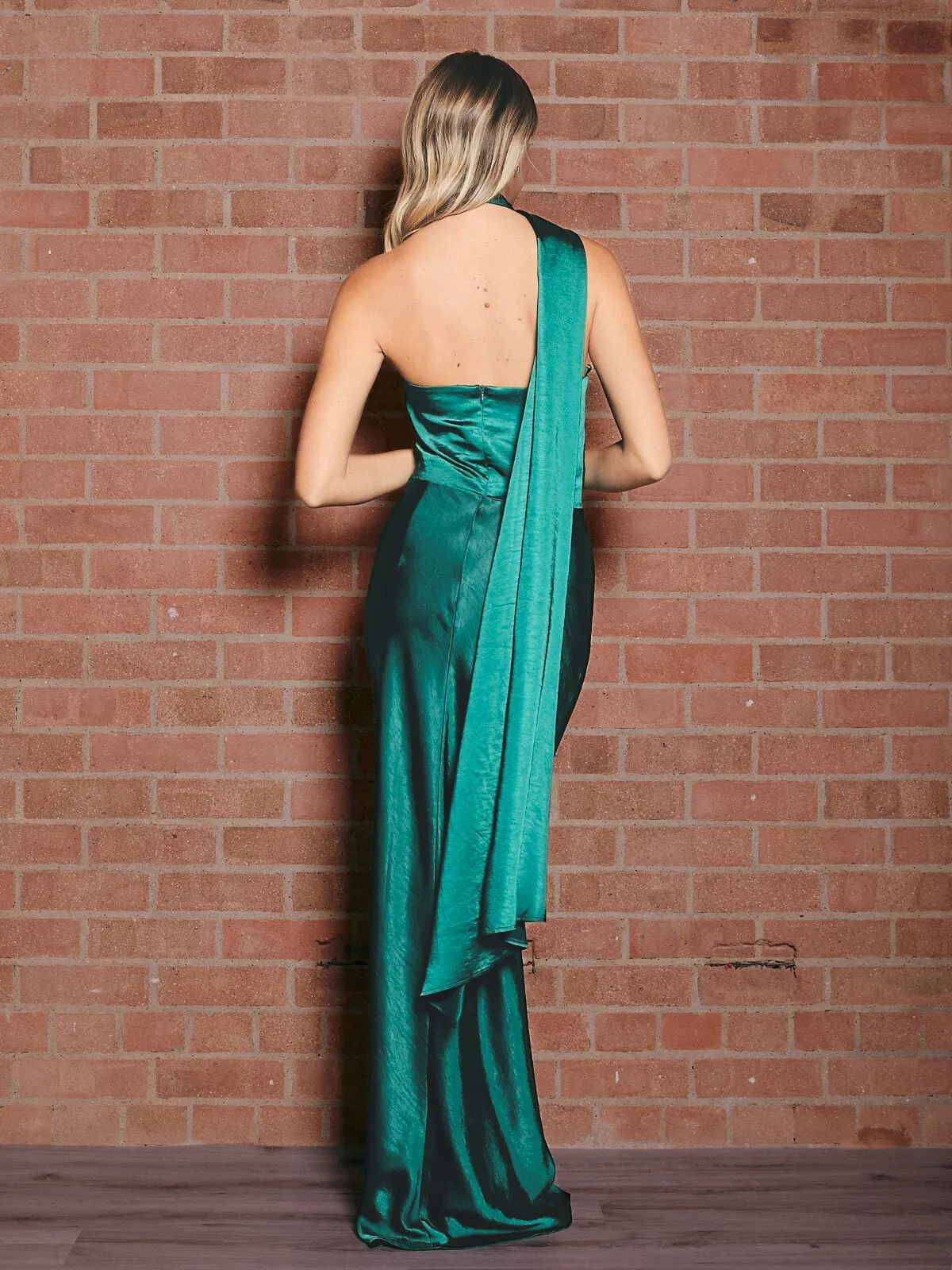 Modern Design Asymmetric Scarf Satin Maxi Dress / Emerald Green