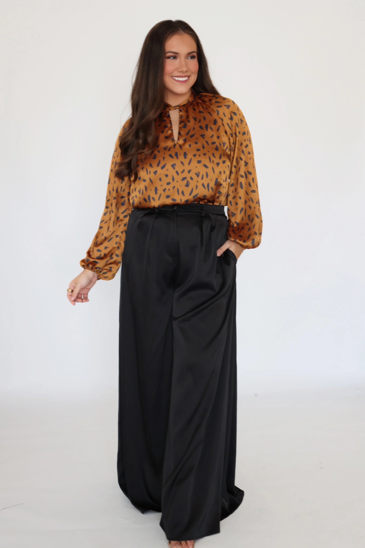 Courtney Blouse(FINAL SALE) MultiPocketDesign Active Blouse