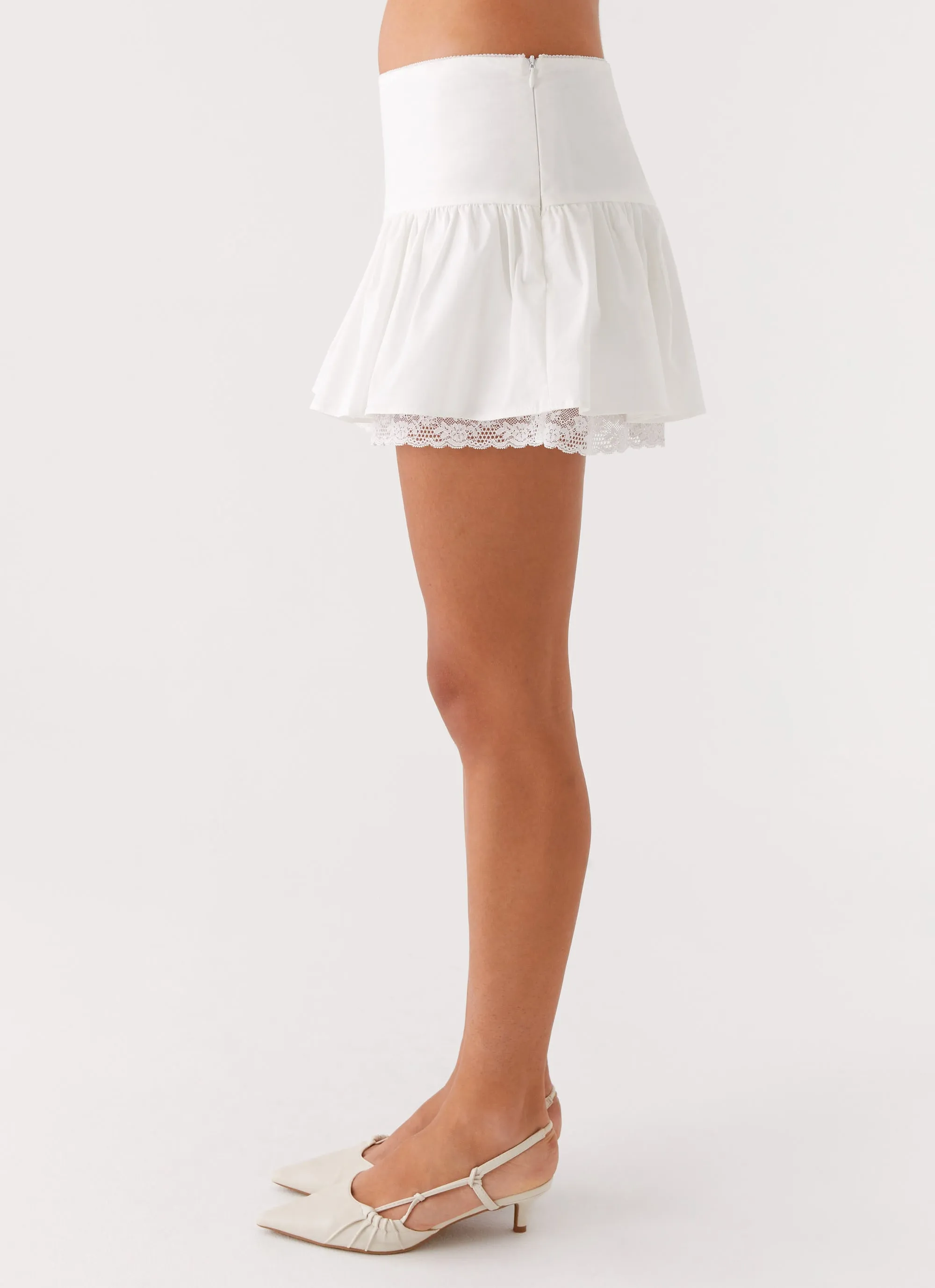 Mavis Mini Skirt - White Classic Fit
