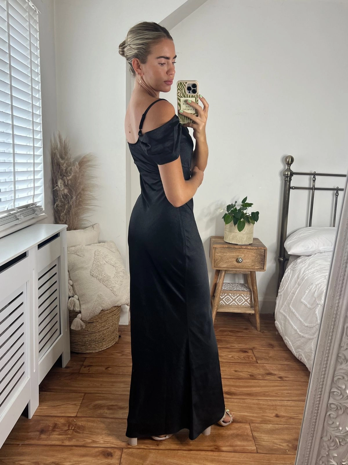Felicity Cold Shoulder Satin Maxi Dress / Black All Moments