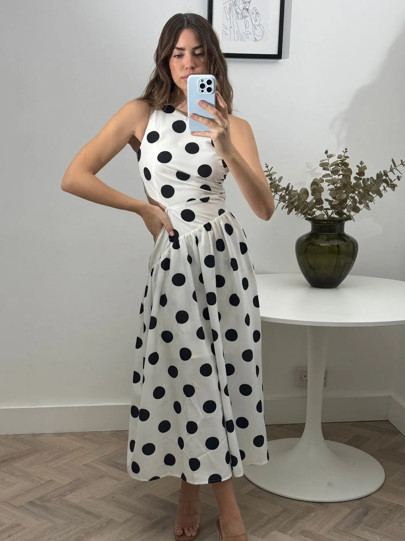 Chic Tailoring Waist Shiny-Lining Jasmine Cut Out One Shoulder Dress in Mono