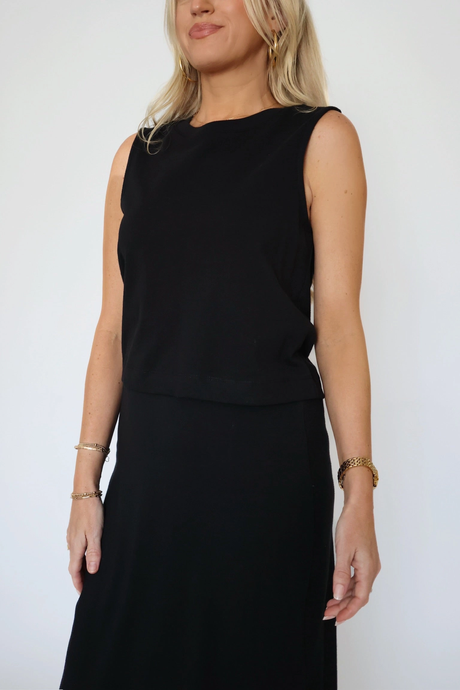 OdorResistant Fabric Wrinkle Free Weave Sloane Jersey Muscle Tank - True Black