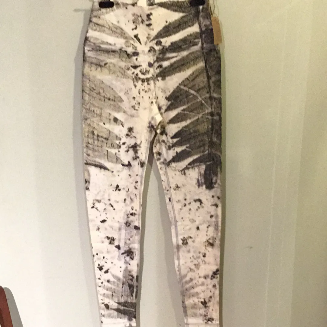 GE1-1529 Lamai Yoga Pants