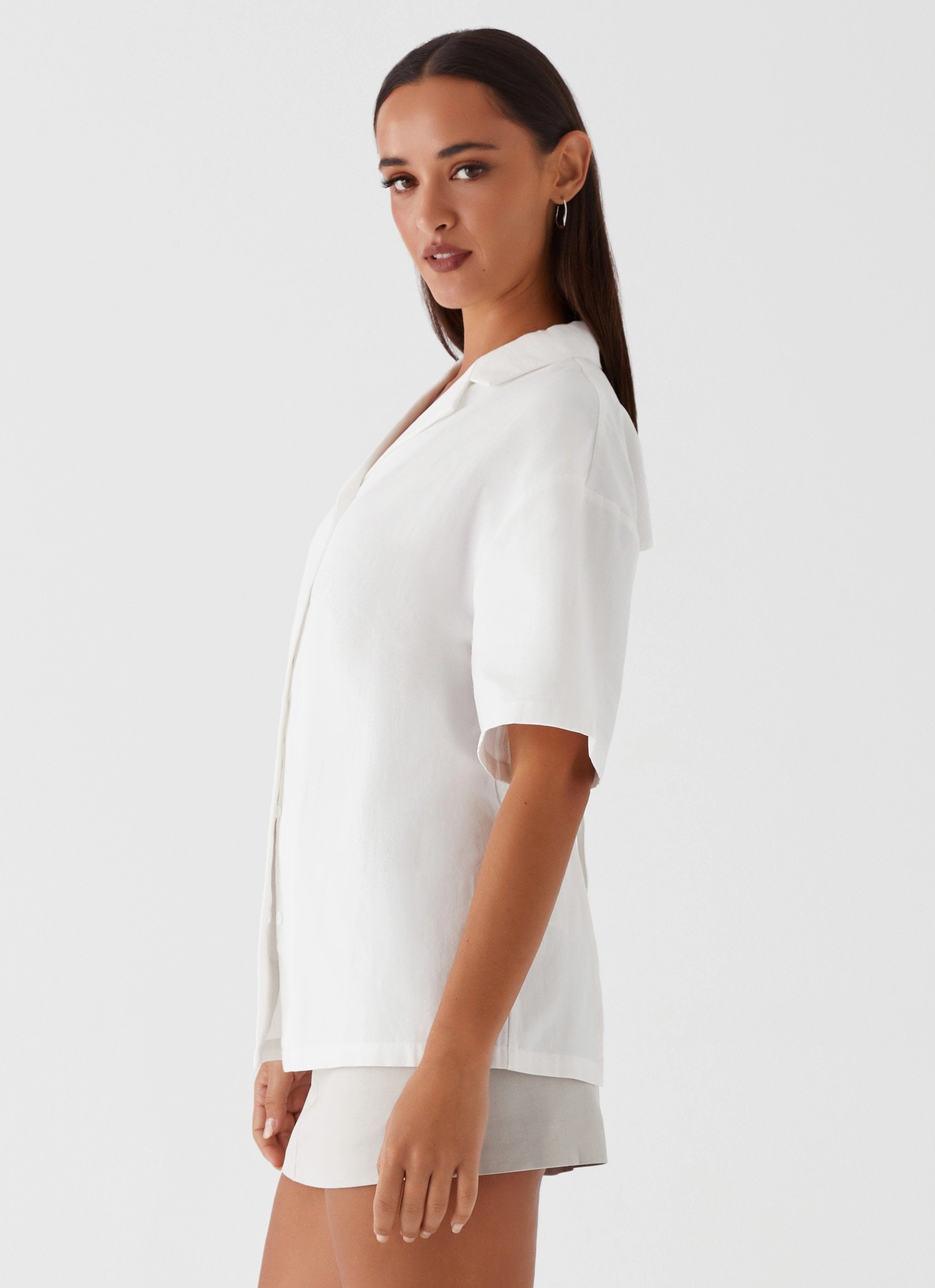 Simple Cut Hadley Open Back Short Sleeve Shirt - White