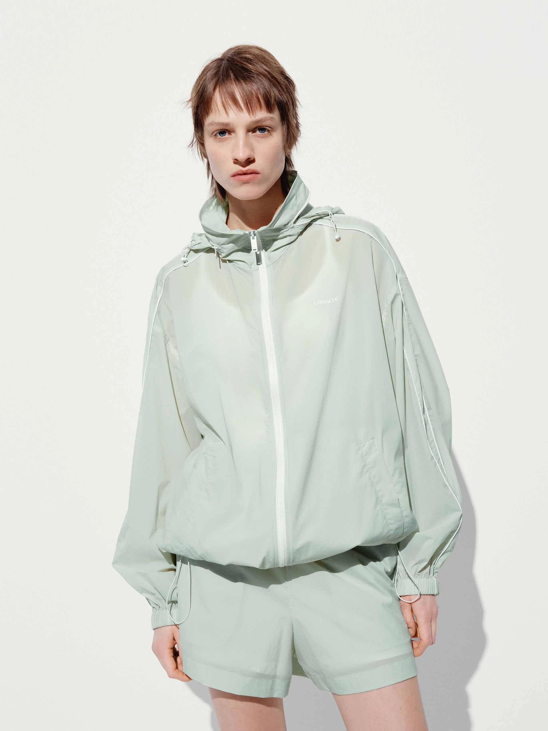 Ergonomic Shoulder Cut Compact Design Hooded Zipper Loose Coat