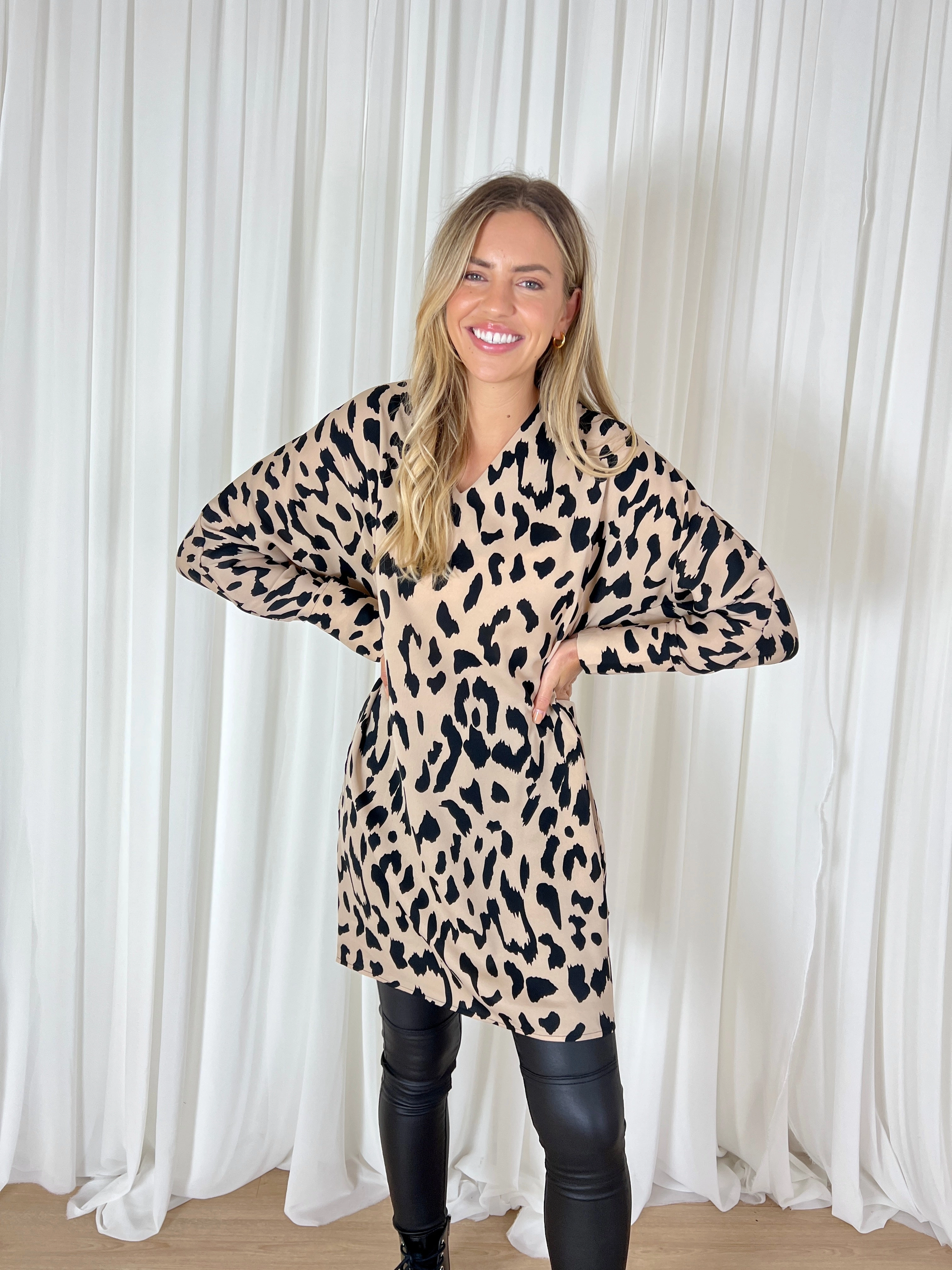 Jayla V Neck dress / Beige CroppedLength