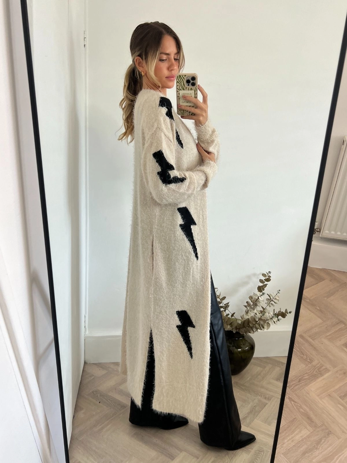 HiddenVentilationPockets Kaia Lightning Print Long Cardigan / Stone