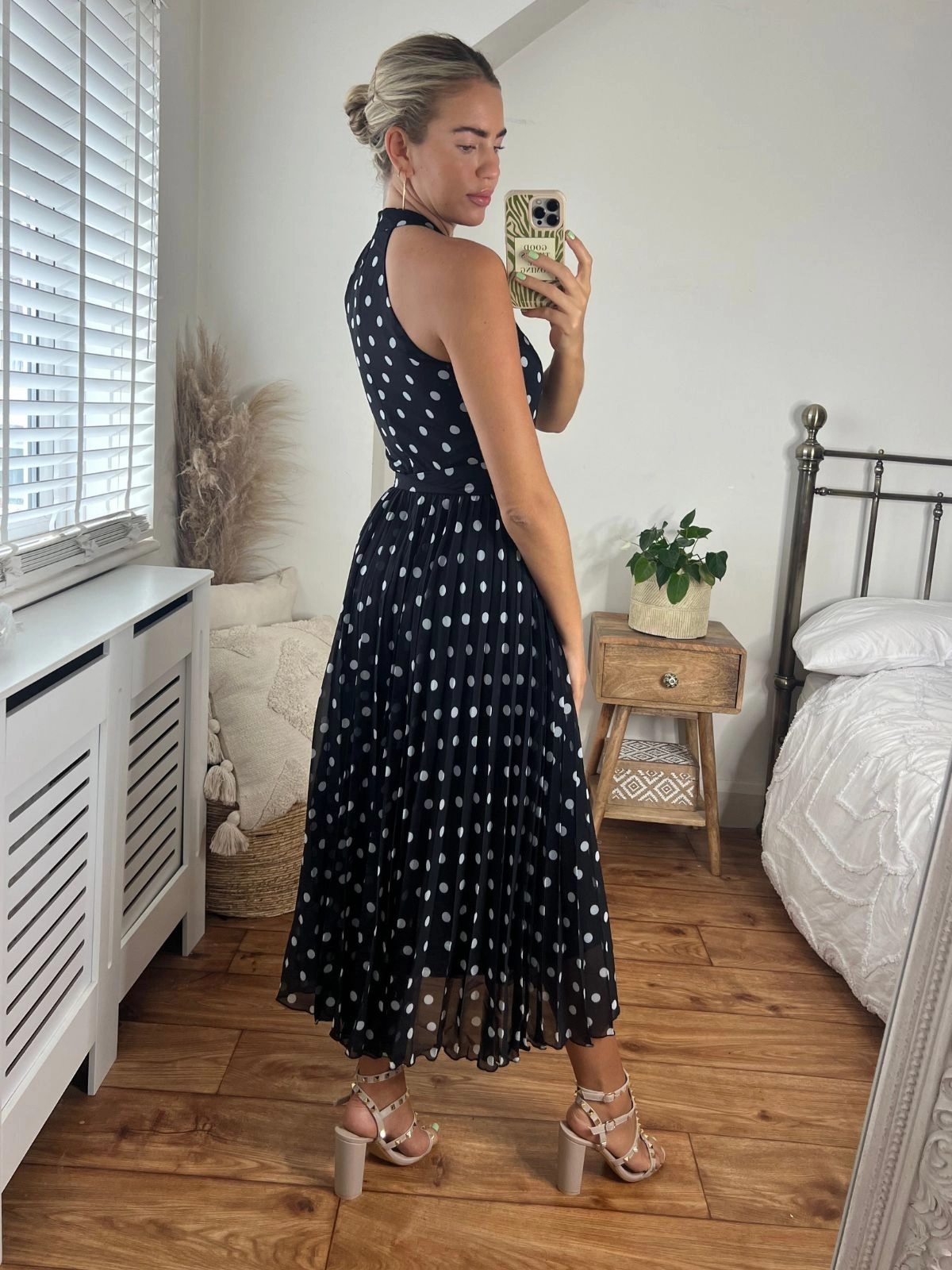 Flattering Comfort Wear Luisa Belted Pleated Maxi Dress / Mono Spot Print