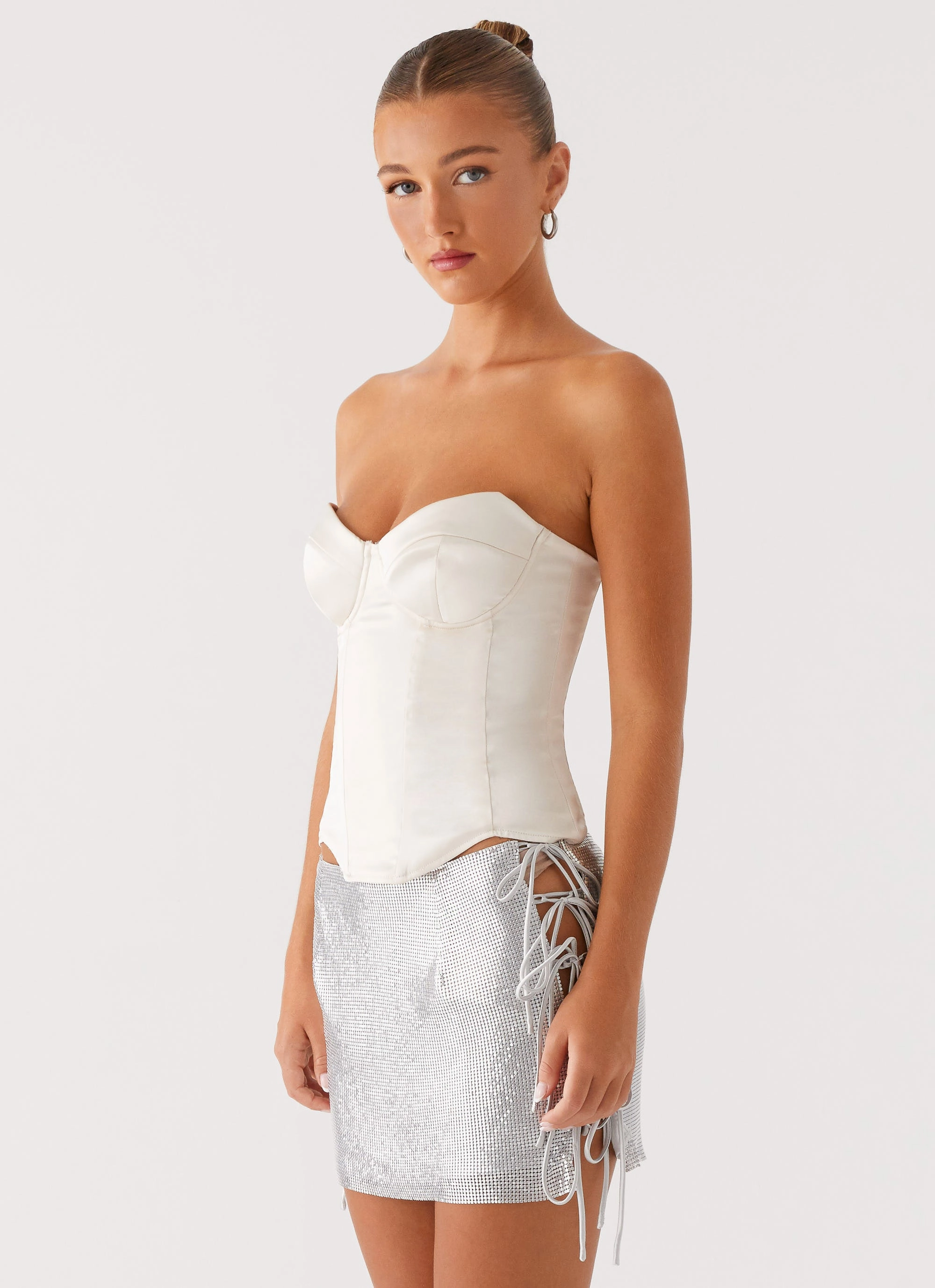 Minimalist Silhouette NoSlipSurface Radar Satin Corset - Ivory