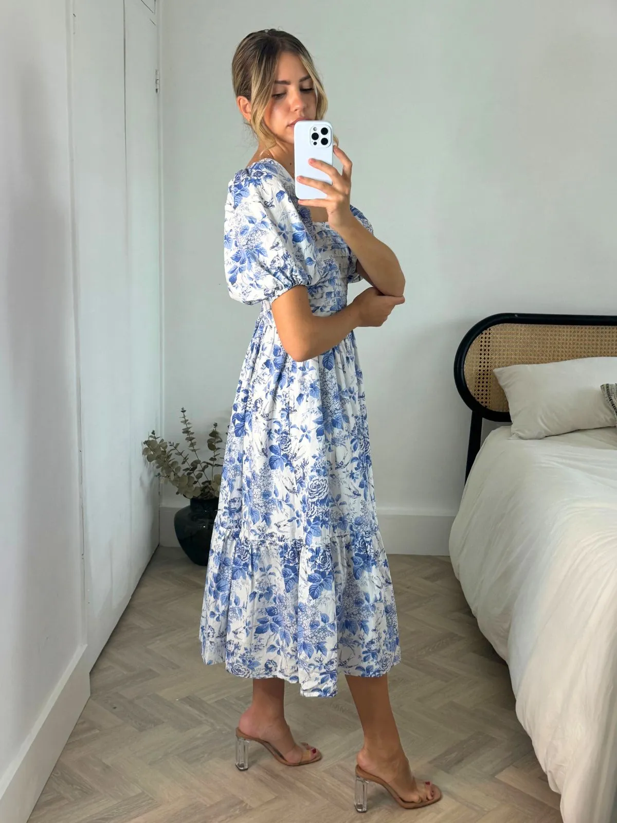 Air Beauty Smooth Curve Leighton Puff Sleeve Midi Dress in Blue Floral