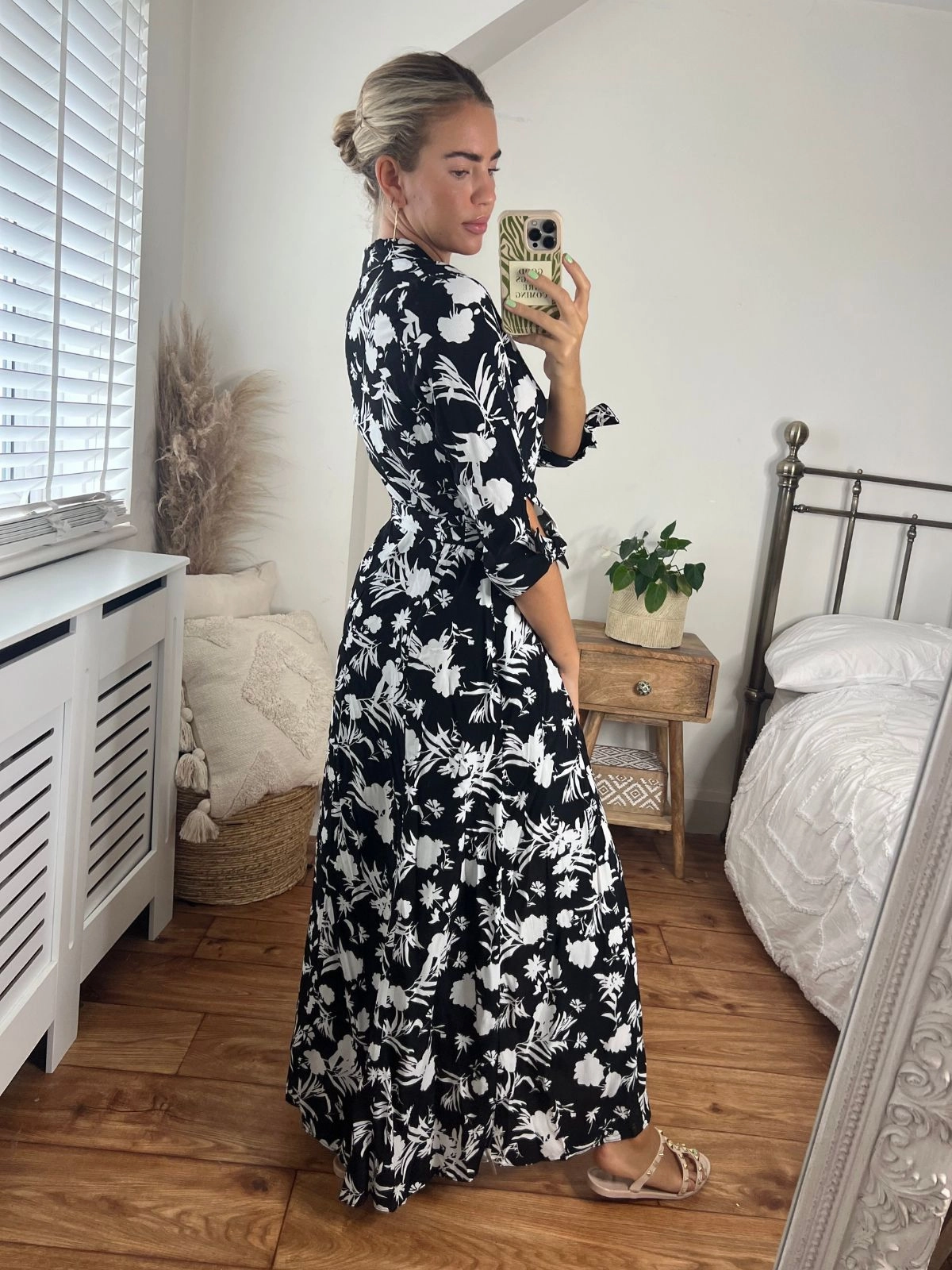 Flattering Shape Natural Form Daphne Belted Shirt Dress / Mono Floral