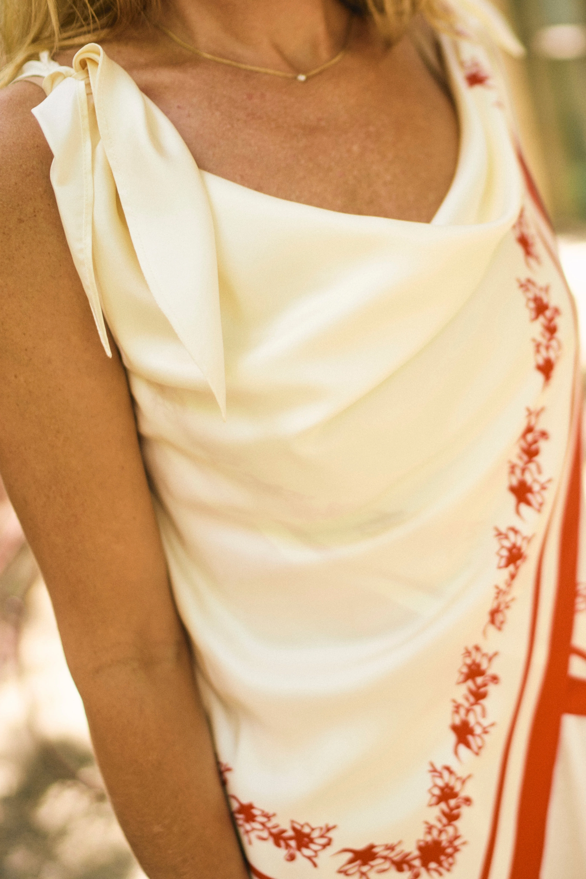 MASON'S DAUGHTER | Lily Scarf Top, Red & White Floral Silk Twill Anti Chafe Lining OdorResistant