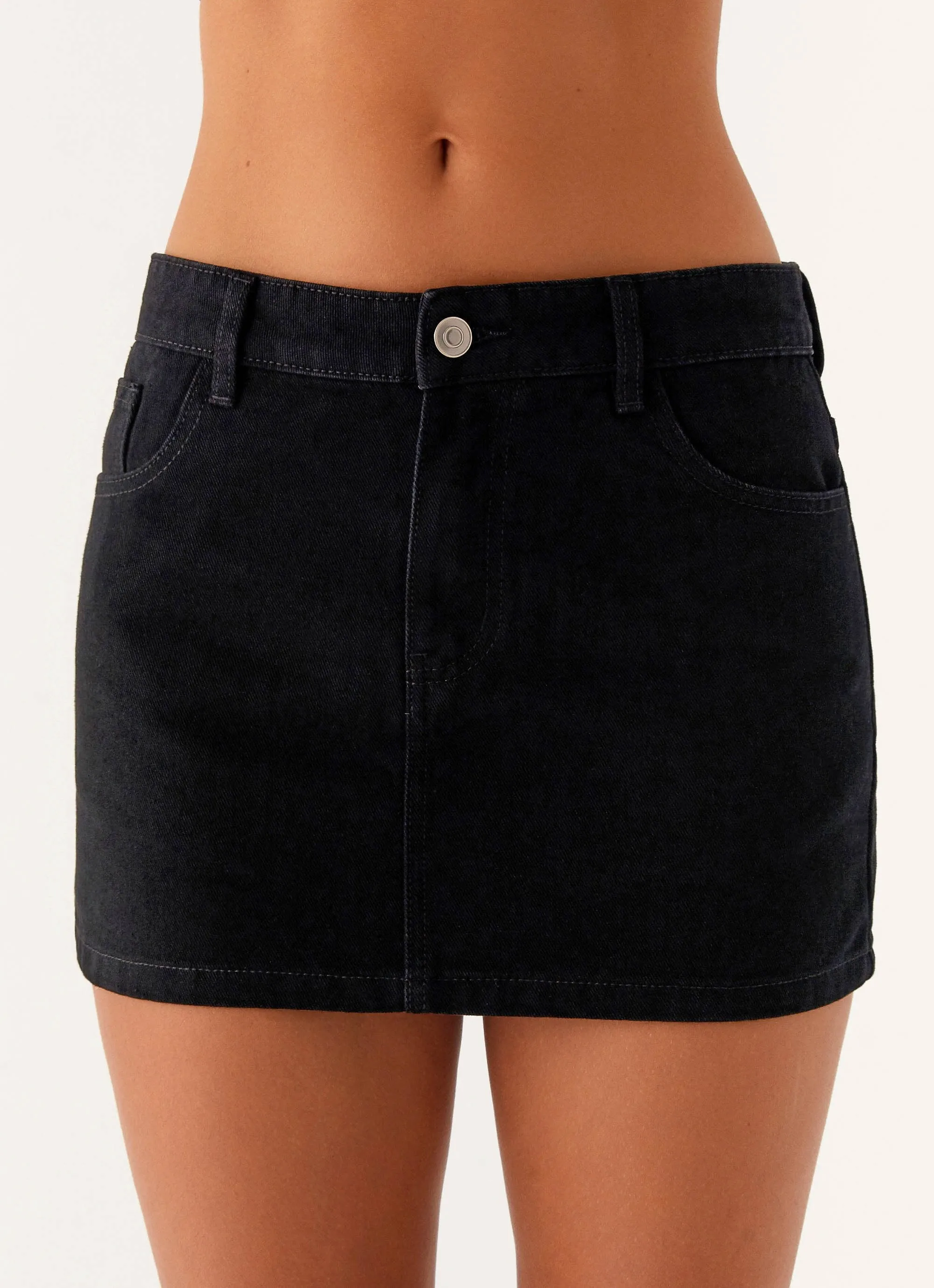 Maysa Low Rise Mini Skirt - Black Outdoor Gathering