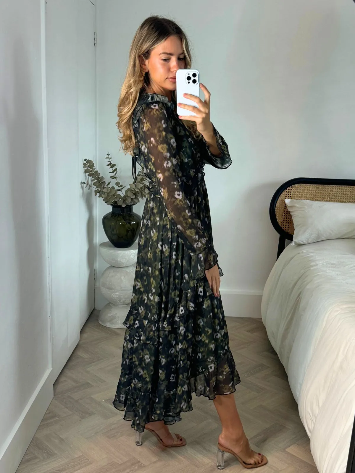 Plus Fit Birdie Frill Tie Back Dress / Blurred Khaki Floral