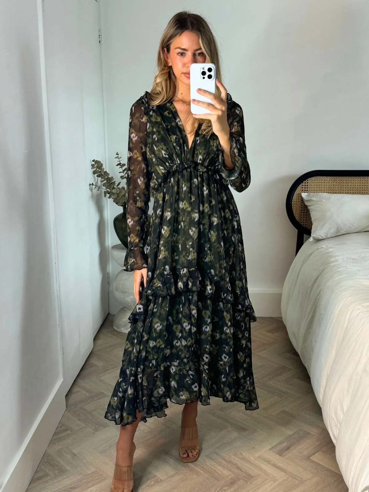 Relax Line Everyday Look Birdie Frill Tie Back Dress / Blurred Khaki Floral