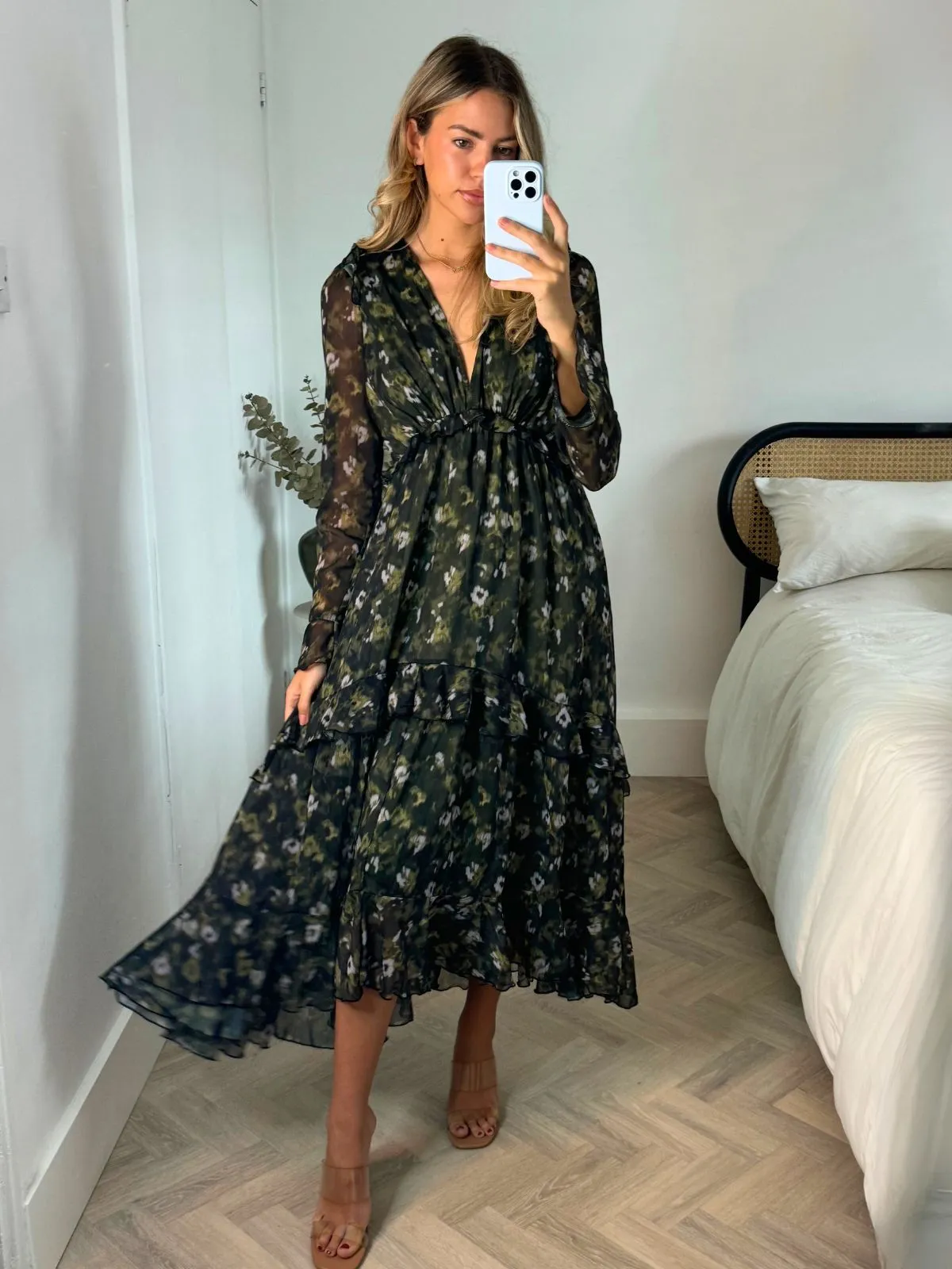 Flattering Fit Wear Birdie Frill Tie Back Dress / Blurred Khaki Floral