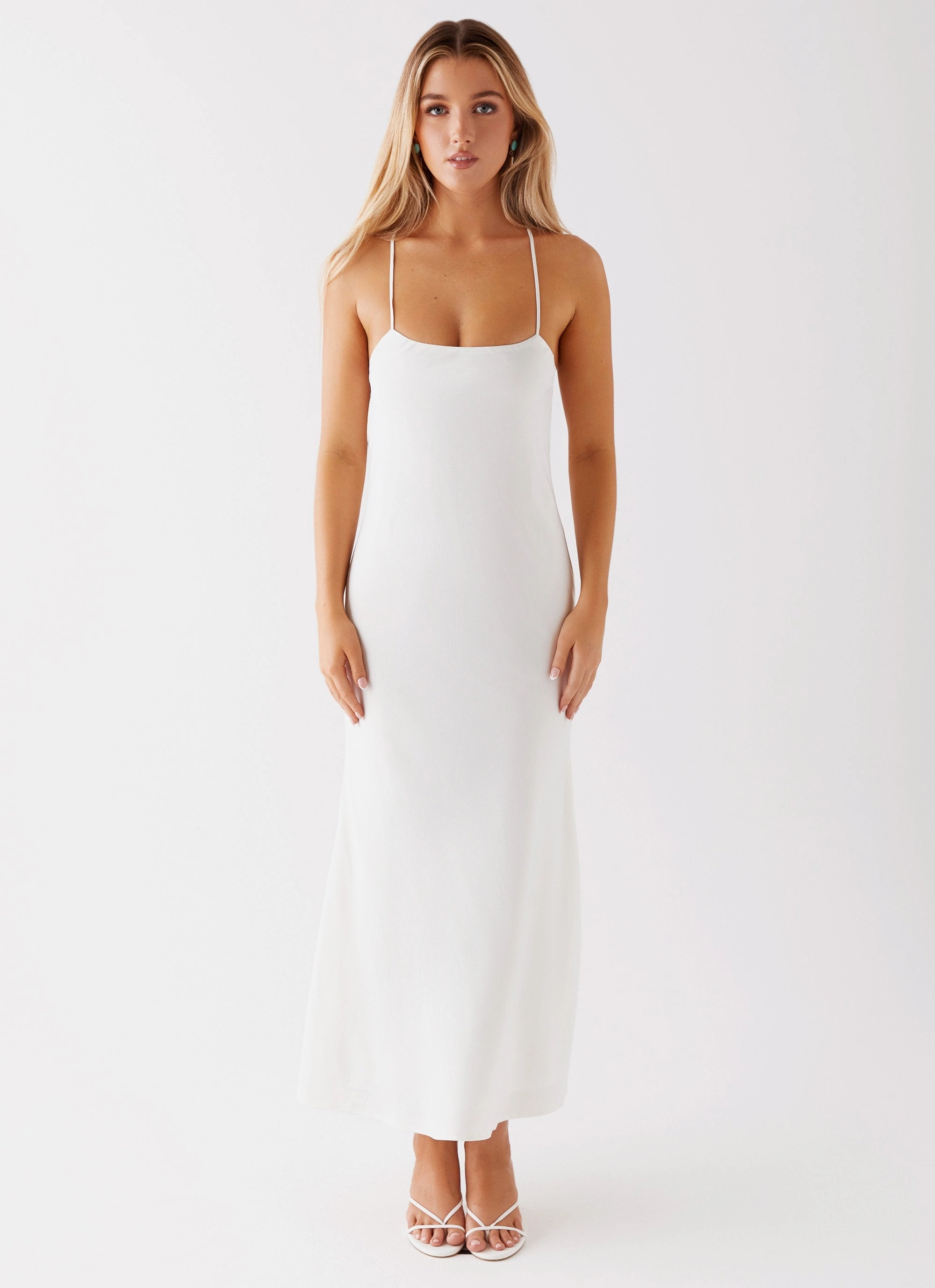 Essential Style Flowing Texture Runway Royalty Maxi Dress - White