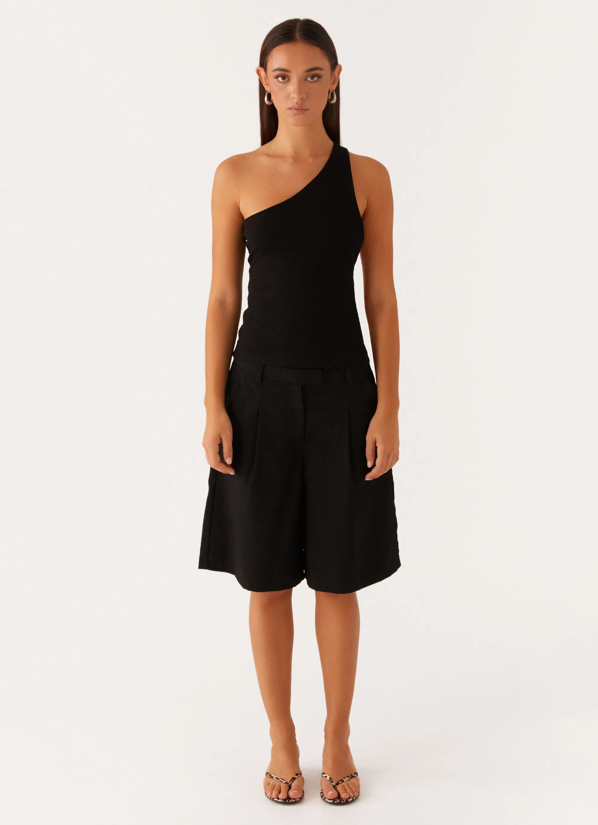 All-Purpose Wear Safiya One Shoulder Top - Black