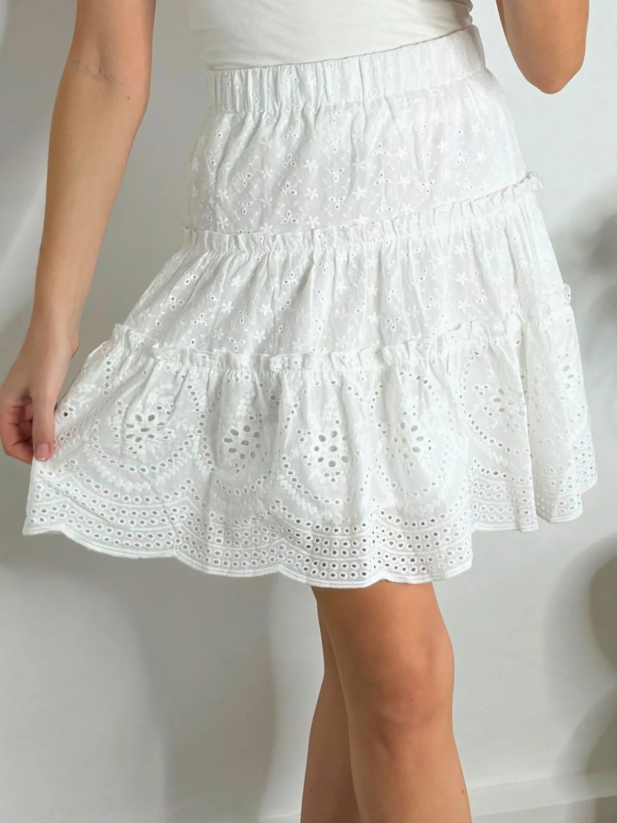 Cindy Broderie Mini Skirt in White Simple Look