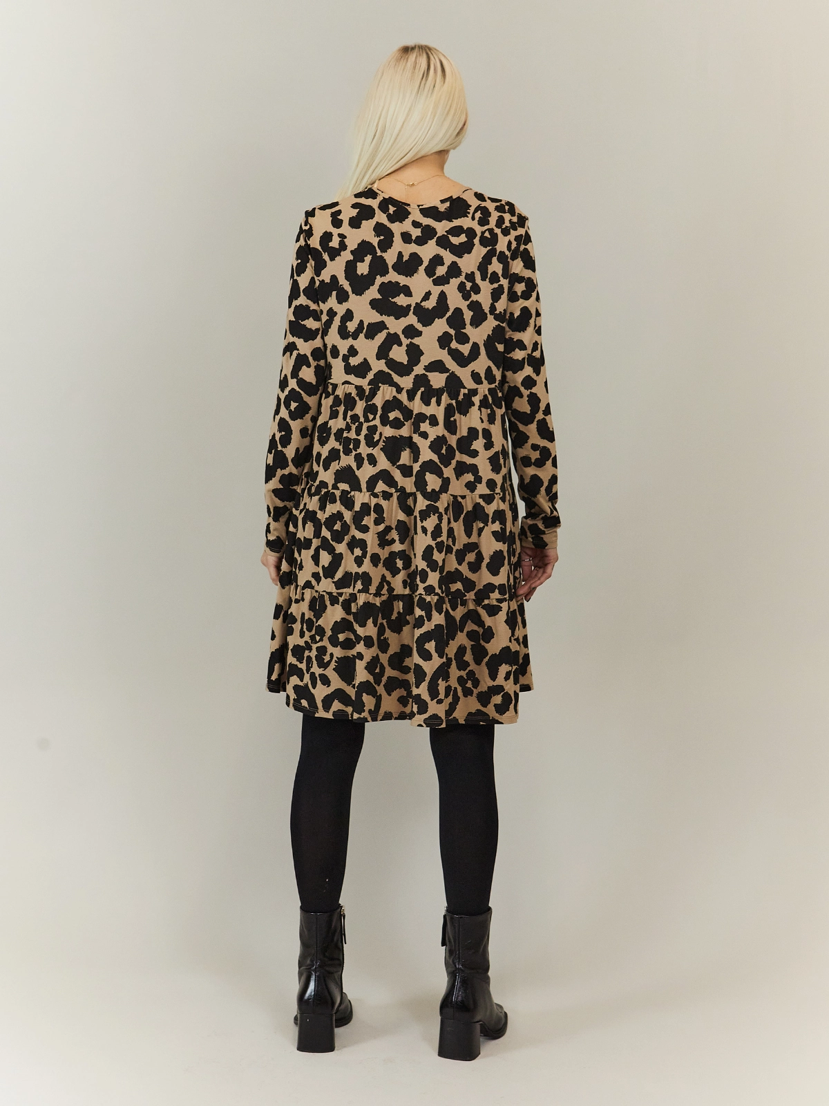 Effortless Wear Stef Tiered Jersey Smock Dress / Animal Print