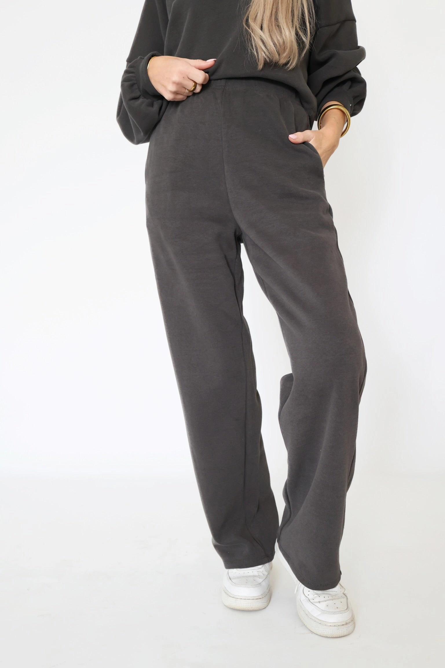 Relaxed Stay Wide Leg Pant ErgonomicSleeves HeatRegulating