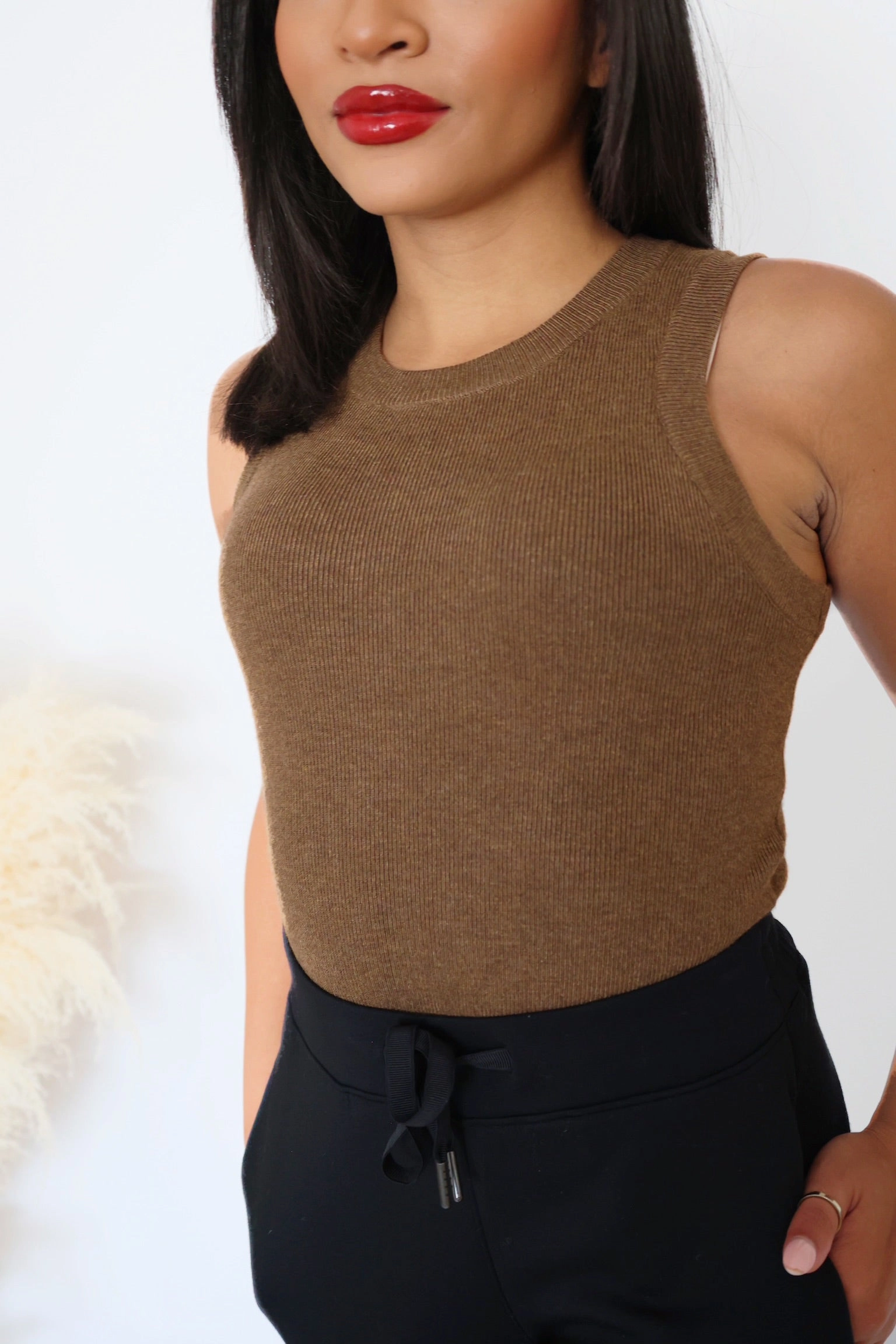 FadeResistantTechnology Minimalist Stitching Alexis Knit Tank - Brown (FINAL SALE)