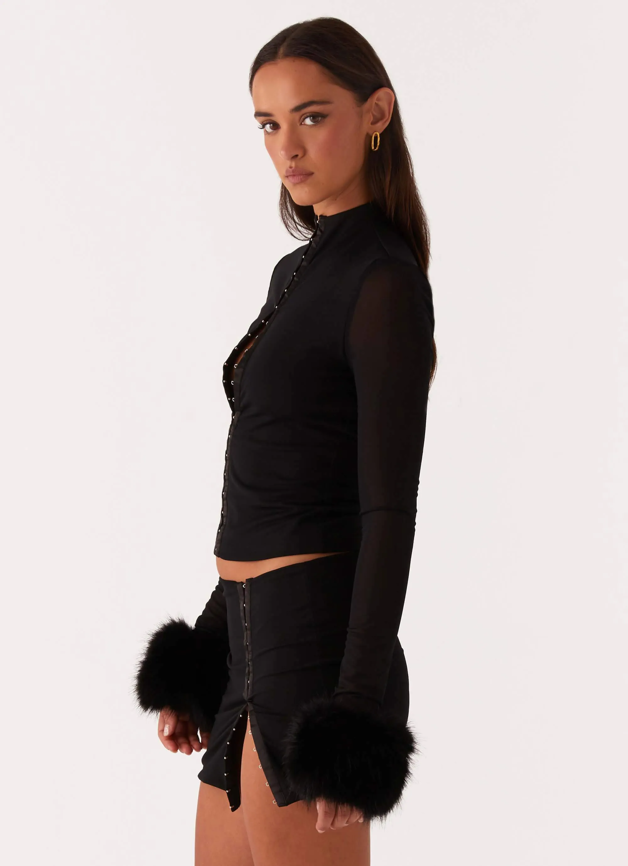 Trendy Look Basic Long Sleeve Tayanna Fur Trim Long Sleeve Top - Black