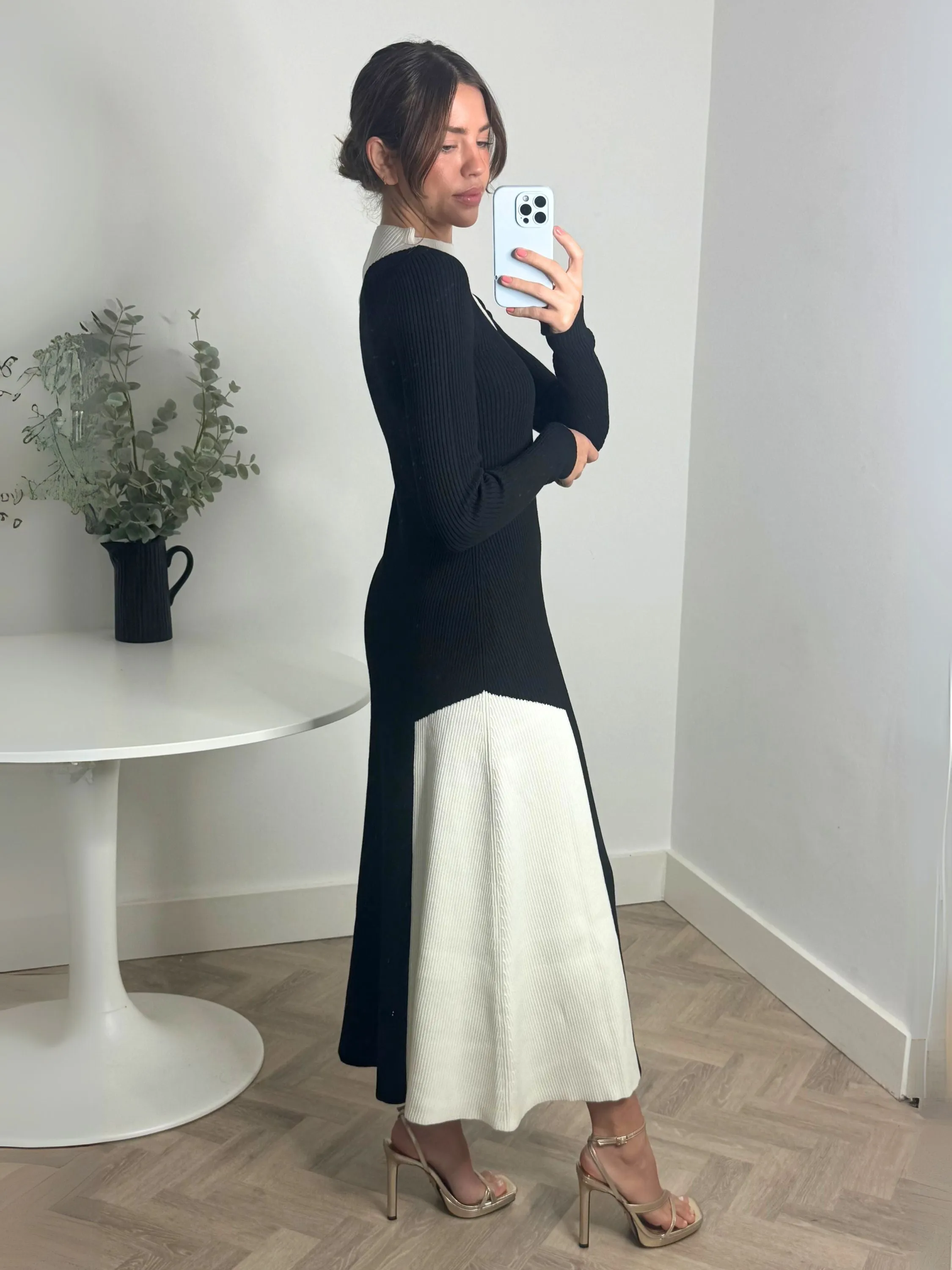 Simple Spirit Edita Knitted Colourblock Dress in Mono