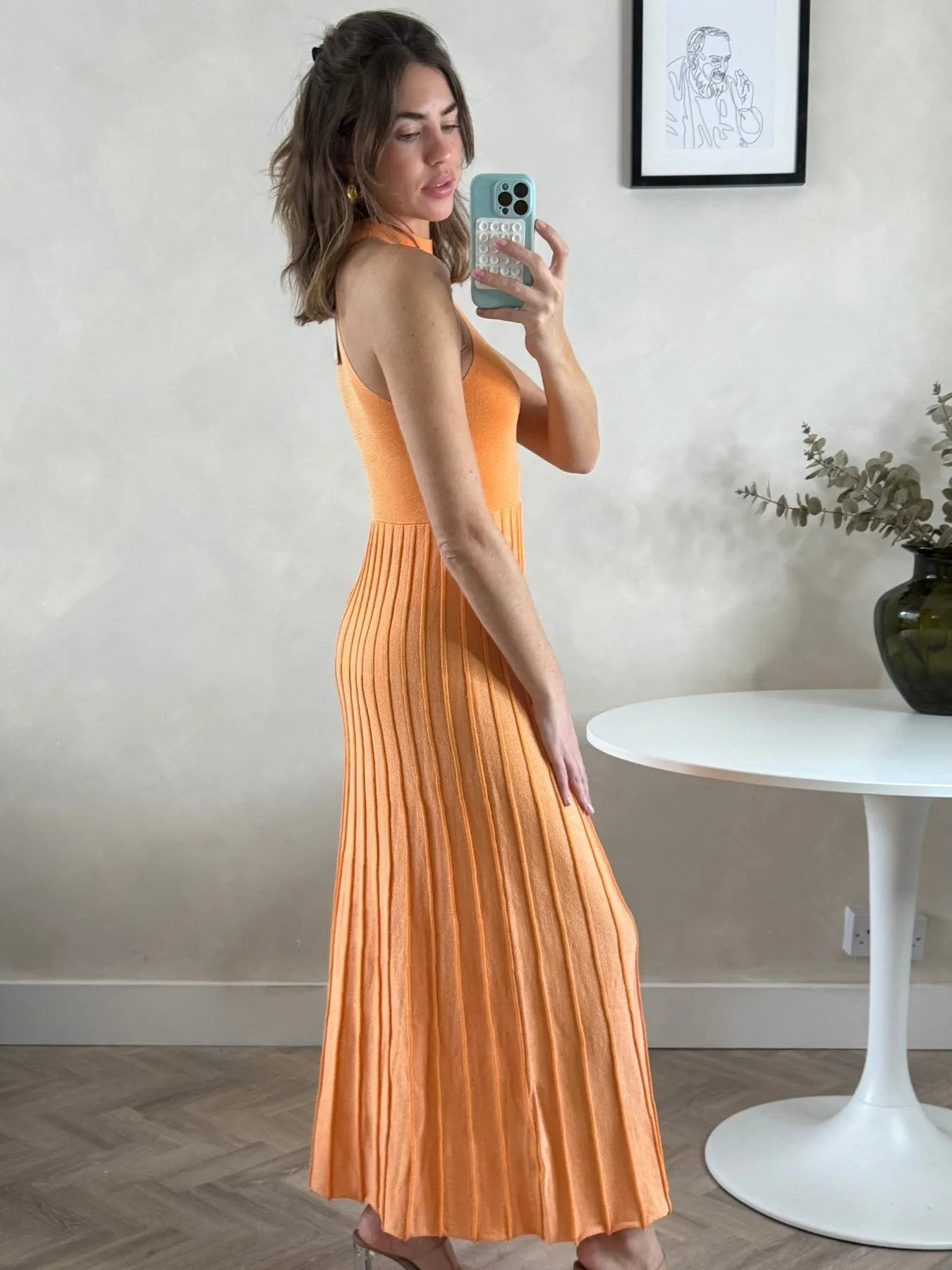 Happy Scent Casual Mode High Neck Pleated Maxi Dress in Orange Shimmer