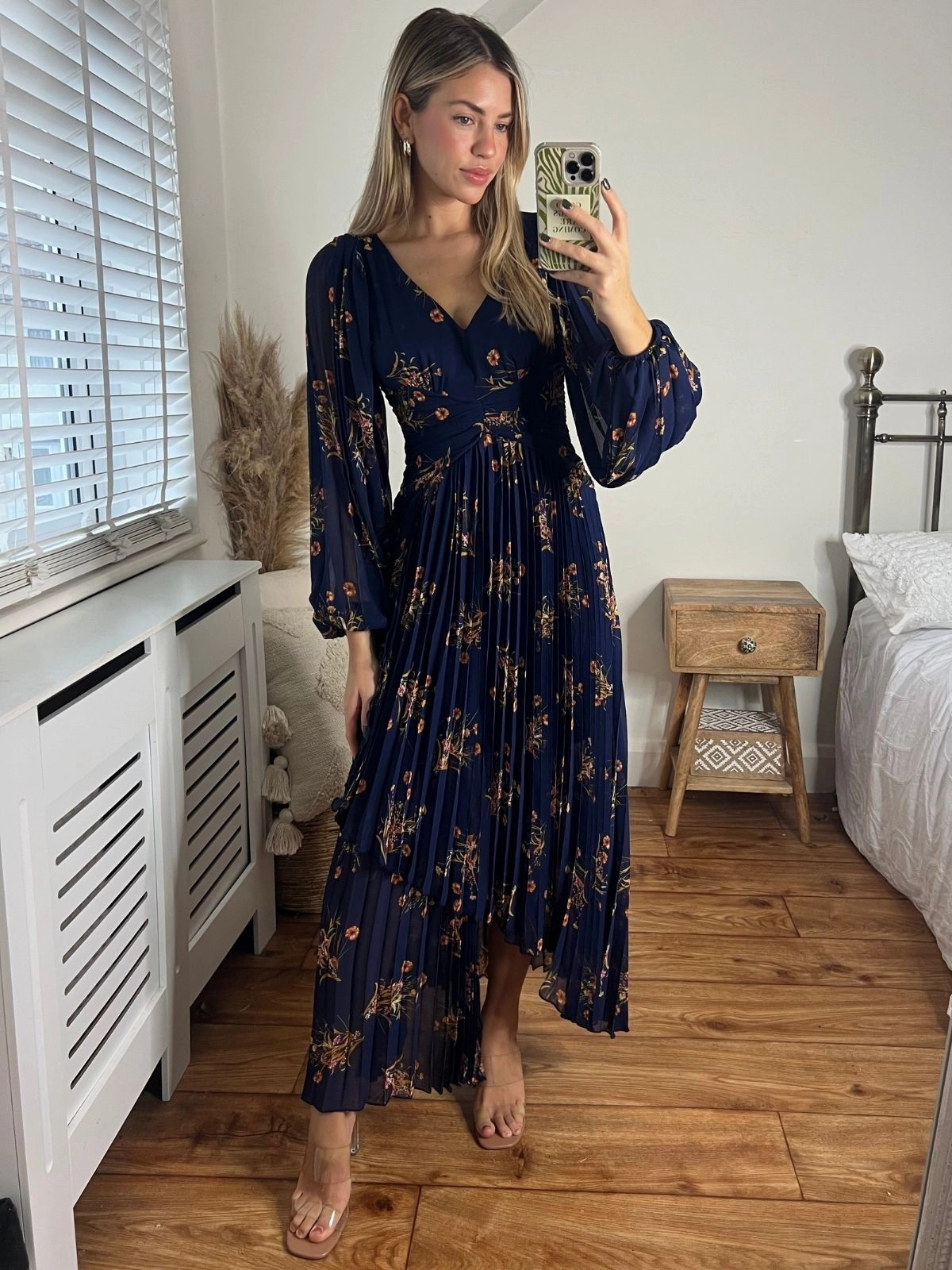 Pose Glow Soft Presence Toni Long Sleeved Pleated Maxi Dress / Navy Floral