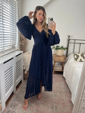Urban Feel Quick Glam Toni Long Sleeved Pleated Maxi Dress / Navy
