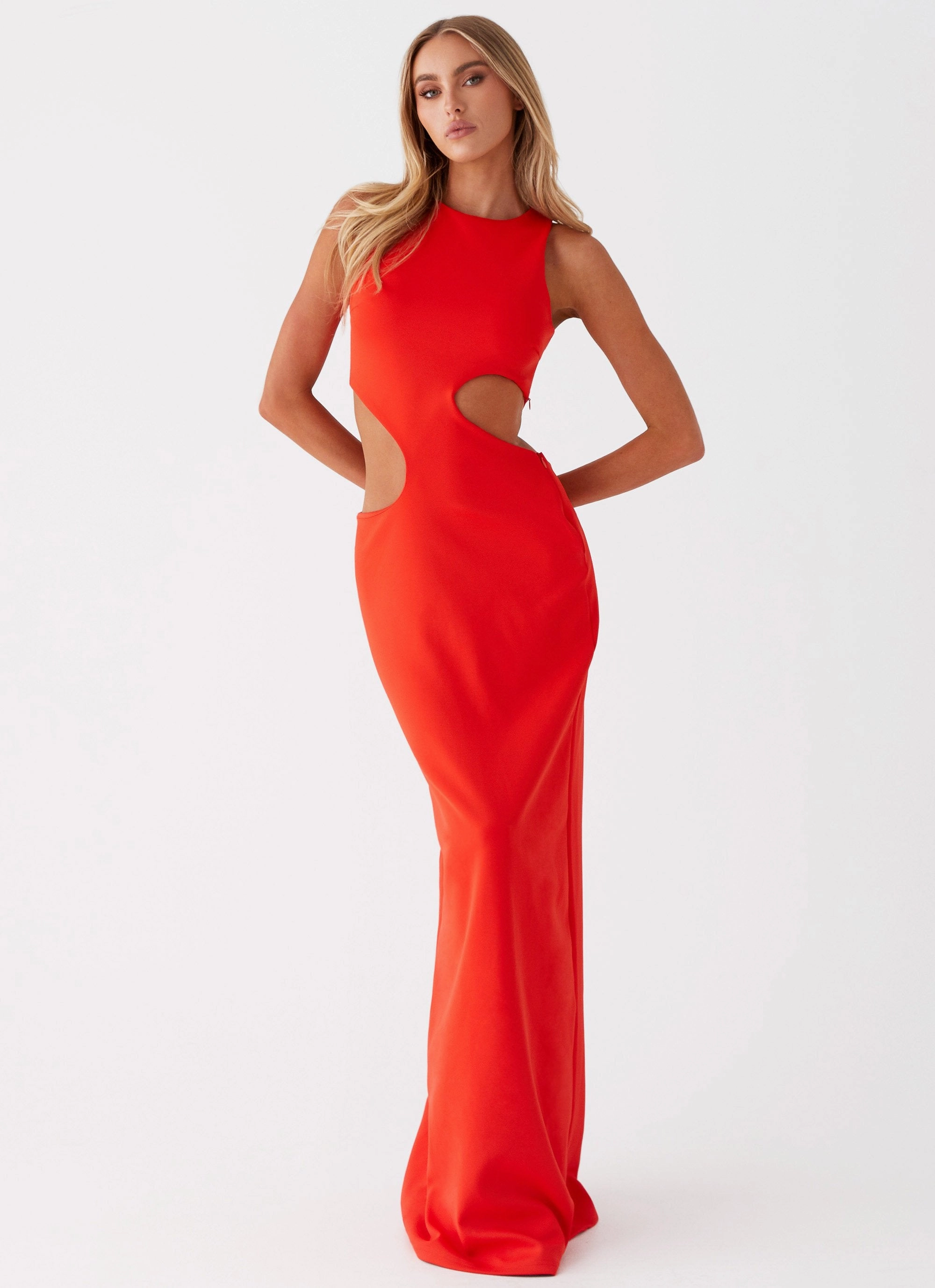 Vaeloria Maxi Dress - Red Lounge Cut Fashion-forward day dress