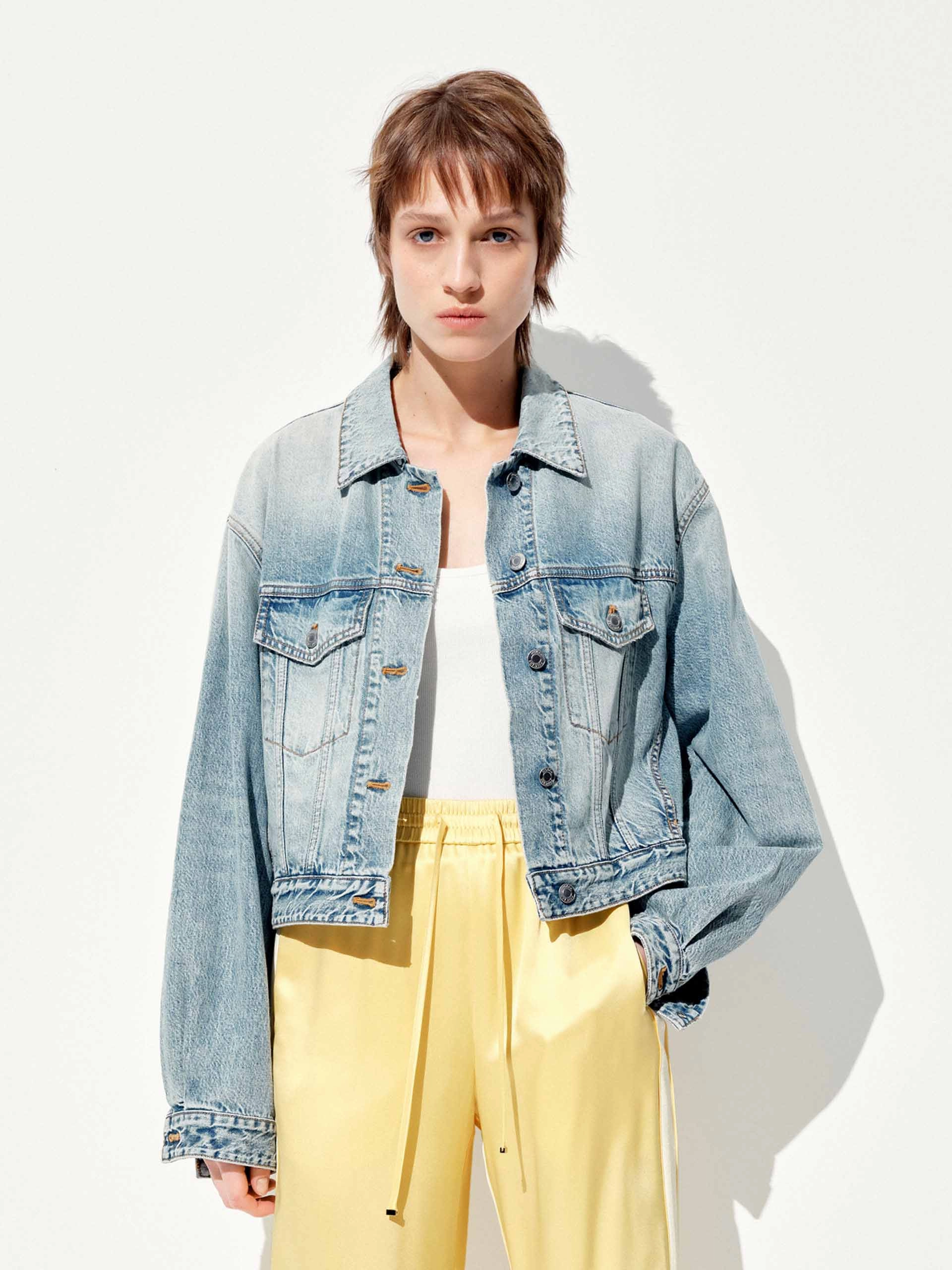 Fray Resistant Edges Layering Compatible Cut Cropped Cotton Denim Jacket