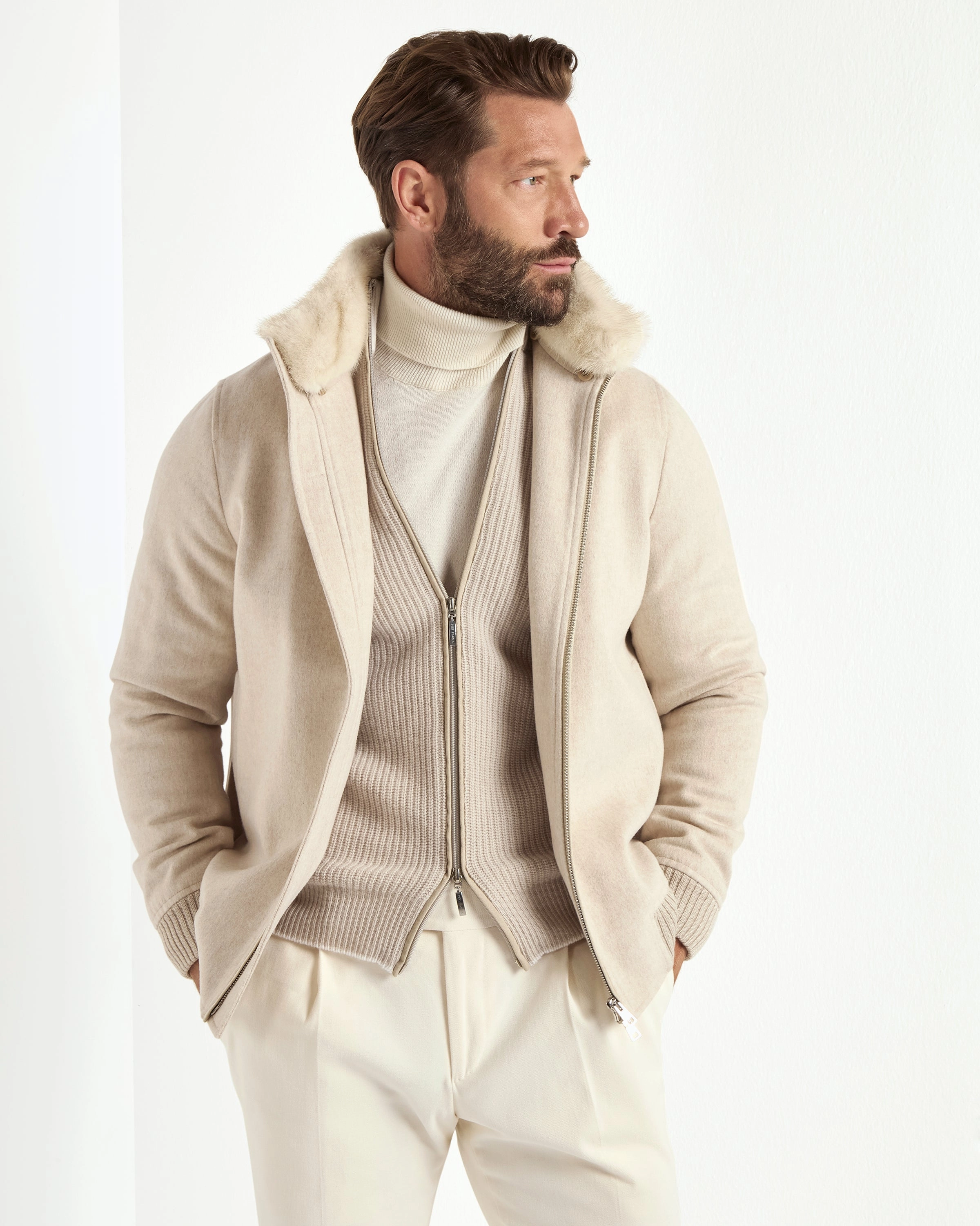 Quick Release Buckle Contoured Back Panel Sand bomber with removable mink collar ?C Made in Italy